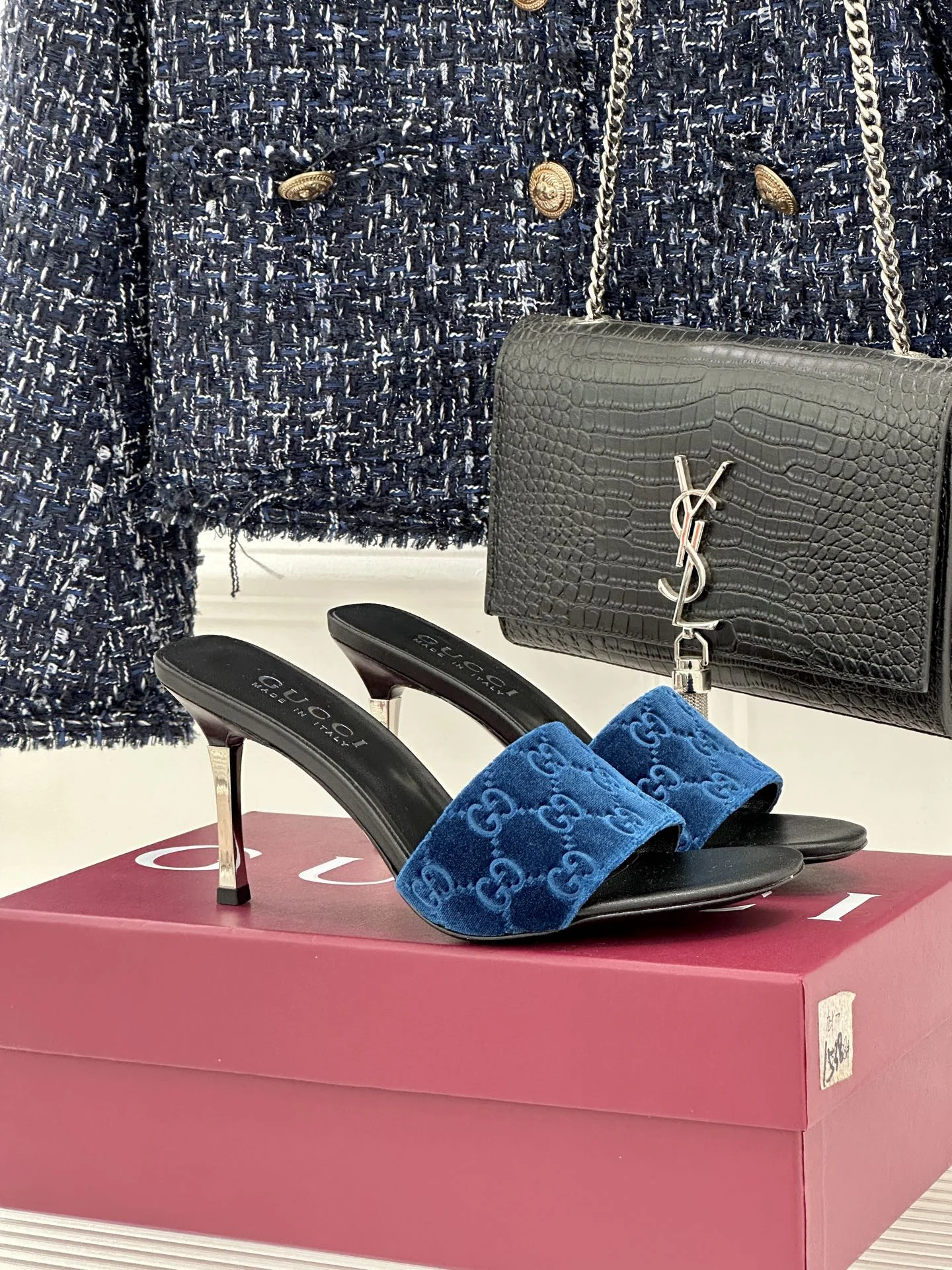 Босоножки женские Gucci синие с принтом GG и серебряным каблуком