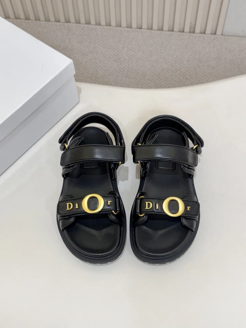 Женские сандалии Dior, чёрные, кожаные - изображение 1