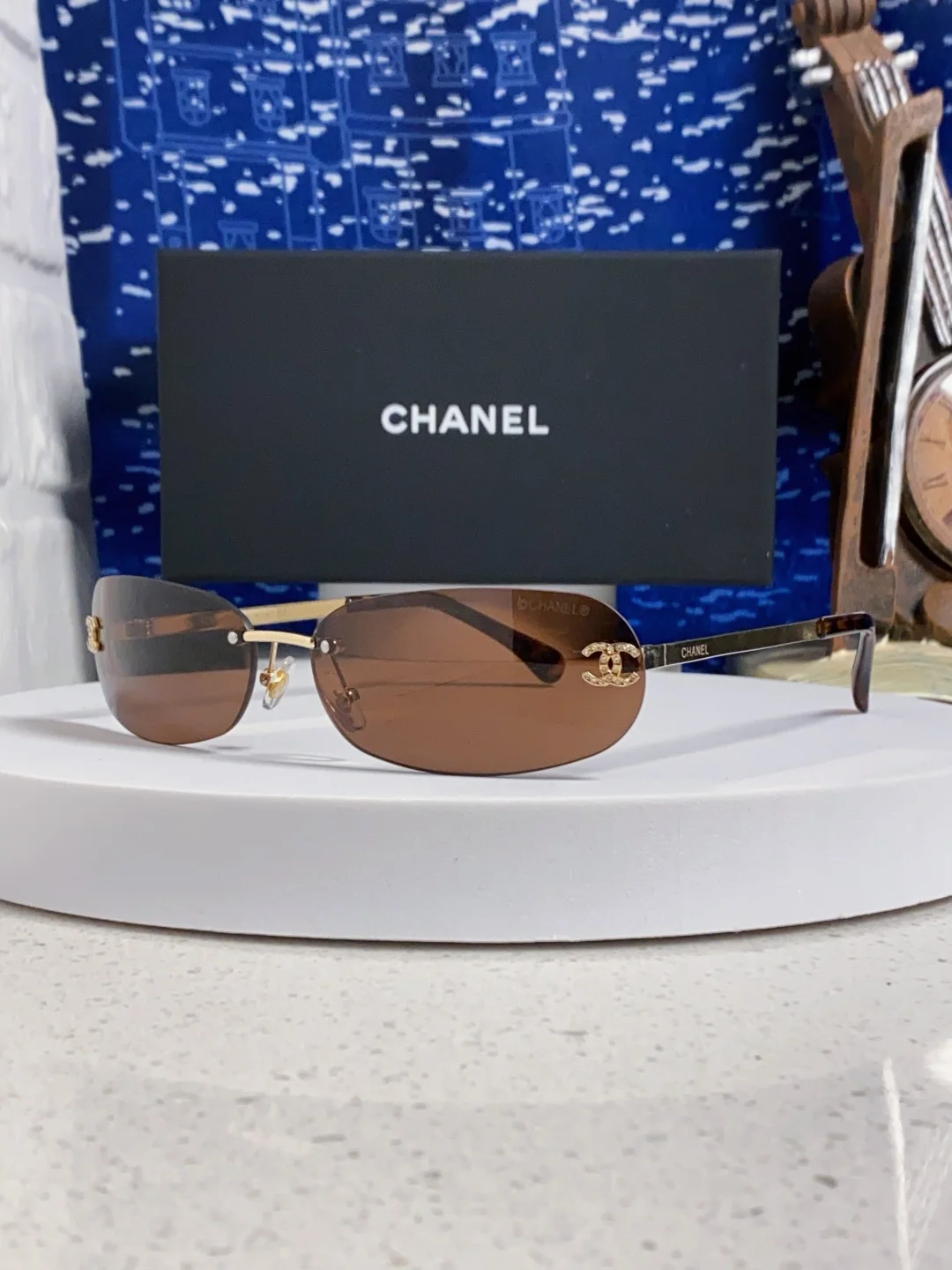 Солнцезащитные очки Chanel бесоправные женские - изображение 1