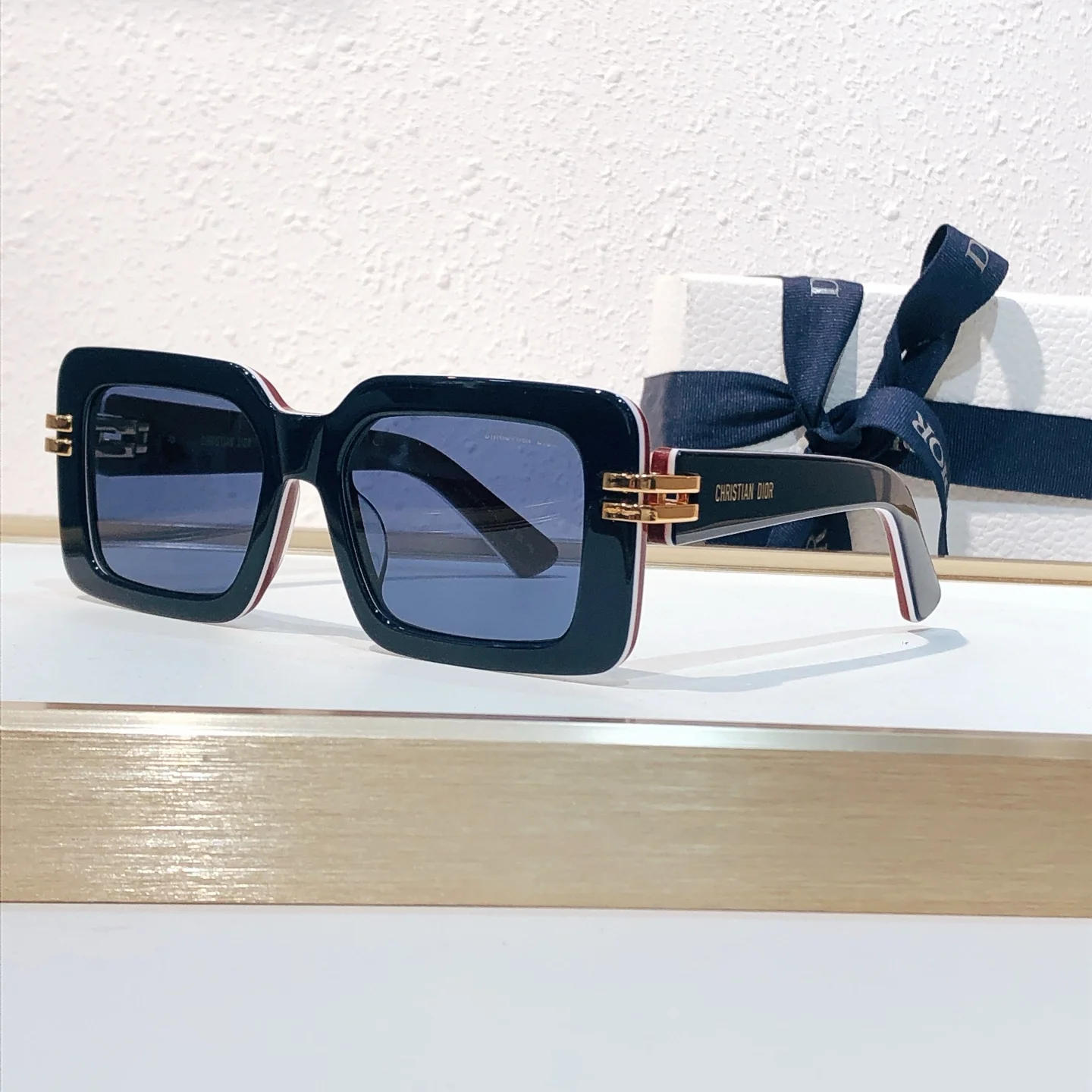 Солнцезащитные очки Christian Dior квадратные модель DSGTA19UCR - изображение 1