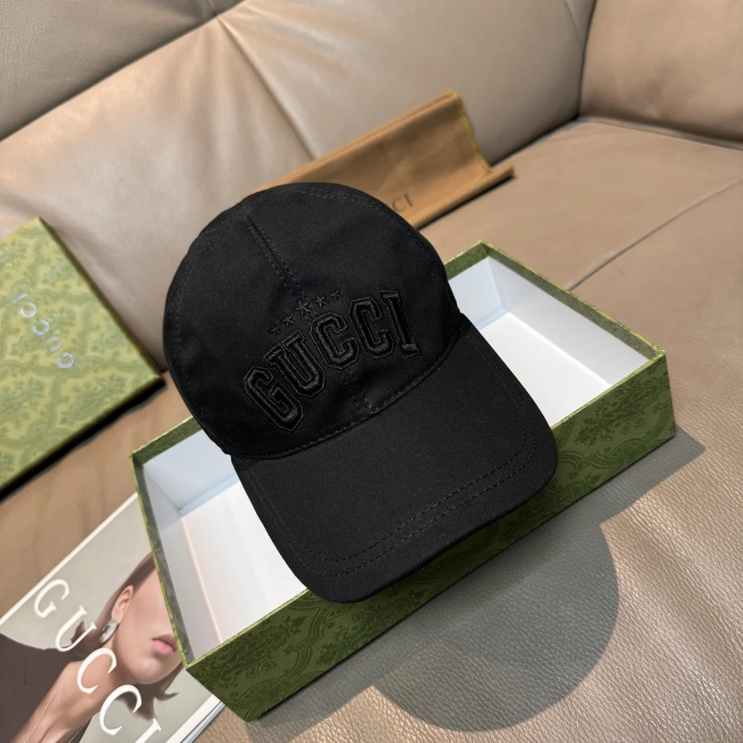 Черная бейсболка с вышитым логотипом Gucci