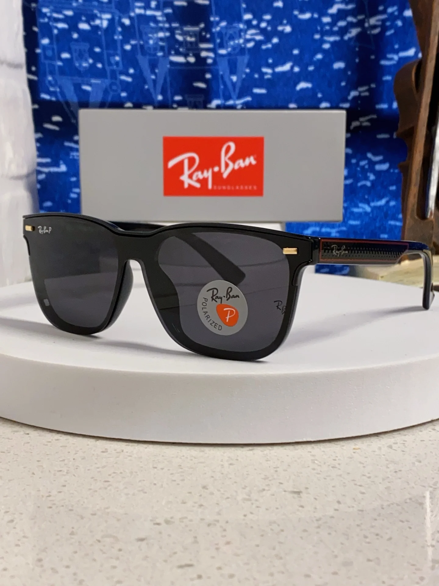 Солнцезащитные очки Ray-Ban квадратной формы с поляризацией