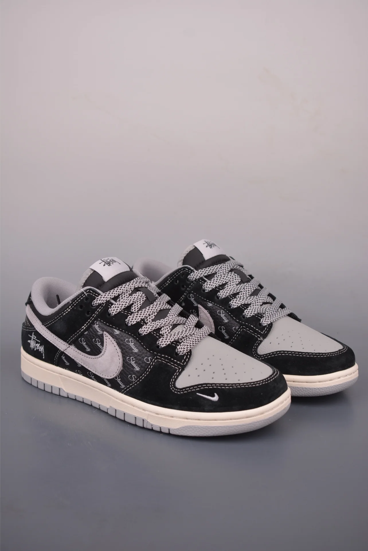 Кроссовки Nike SB Dunk Low Stussy Black Grey - изображение 1