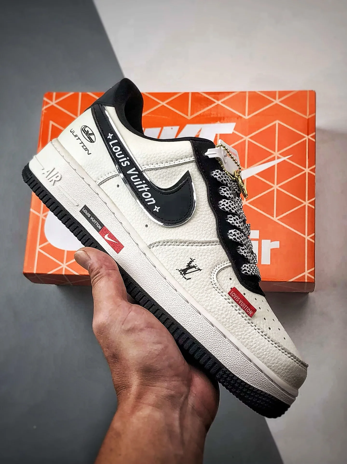 Мужские кроссовки белые с принтами Louis Vuitton и Nike