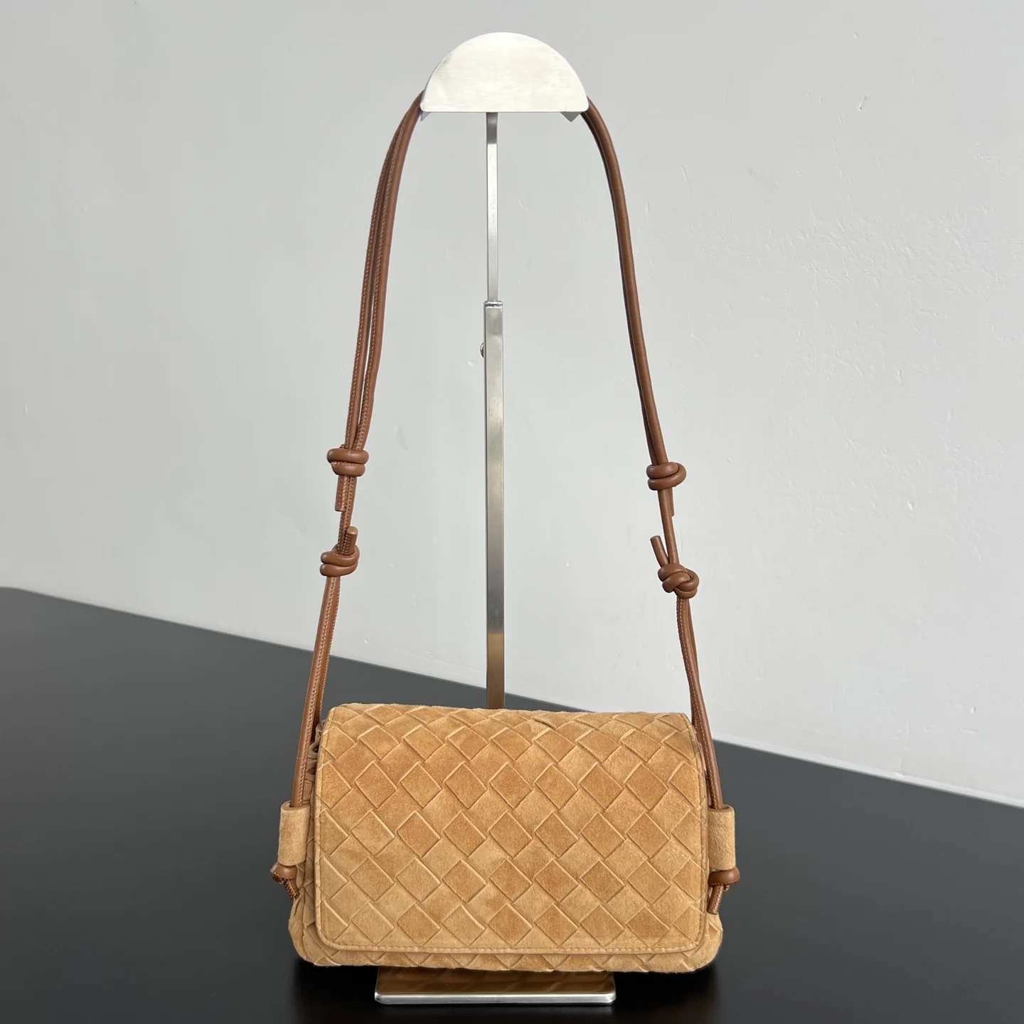 Сумка Bottega Veneta Notturno из замши - изображение 1