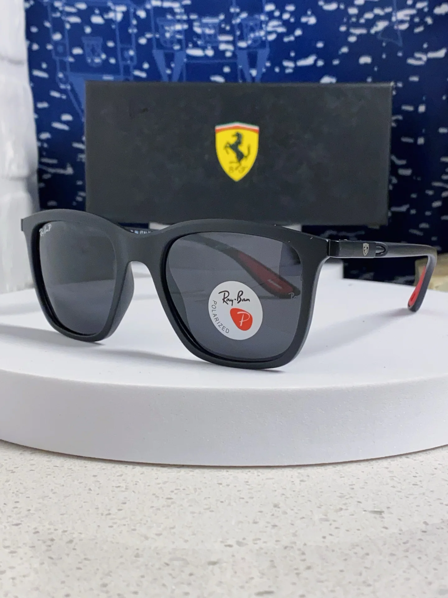 Солнечные очки Ray-Ban Ferrari RB4433M - изображение 1
