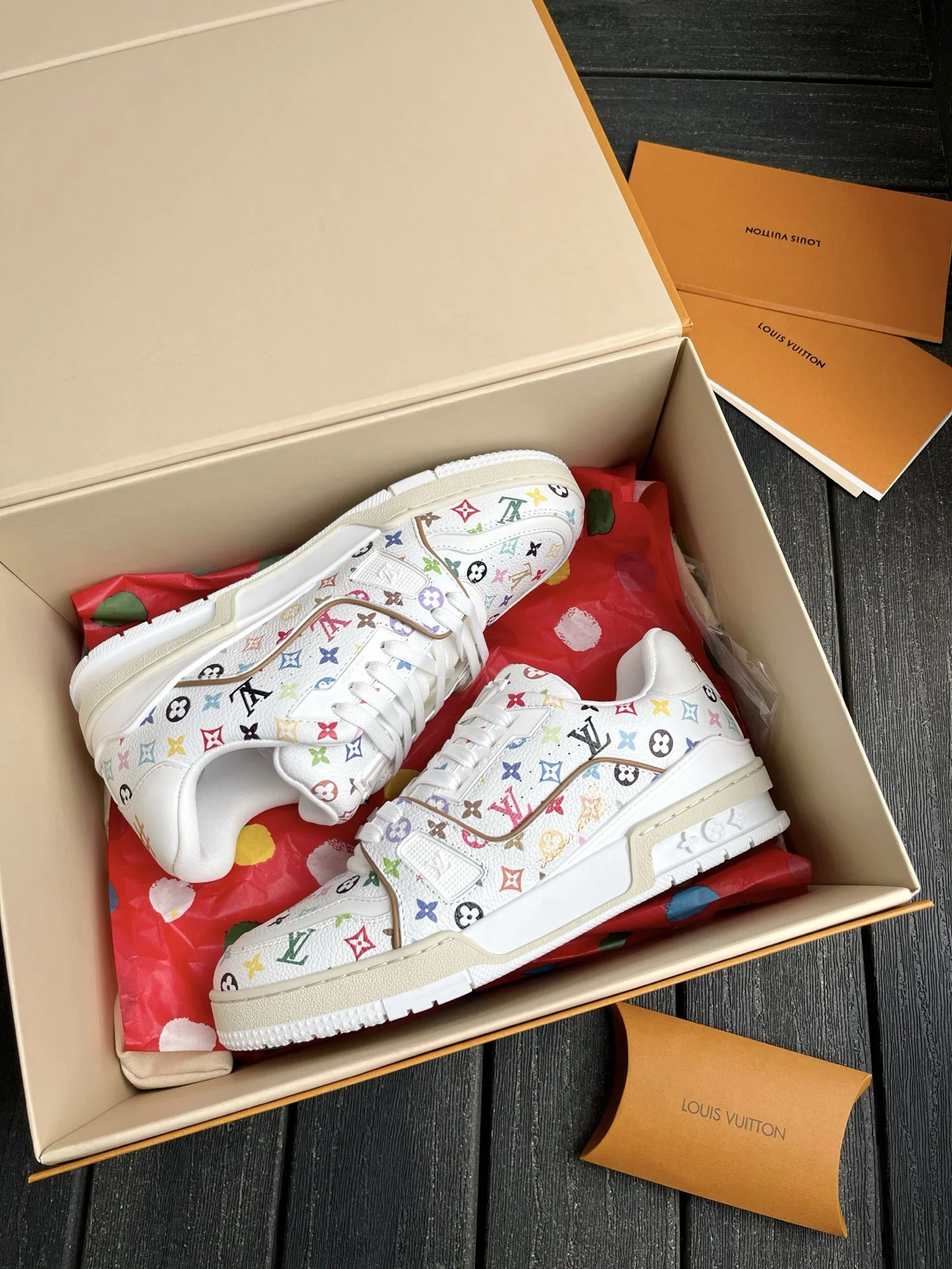 Кроссовки с цветным принтом LV Trainer - изображение 1