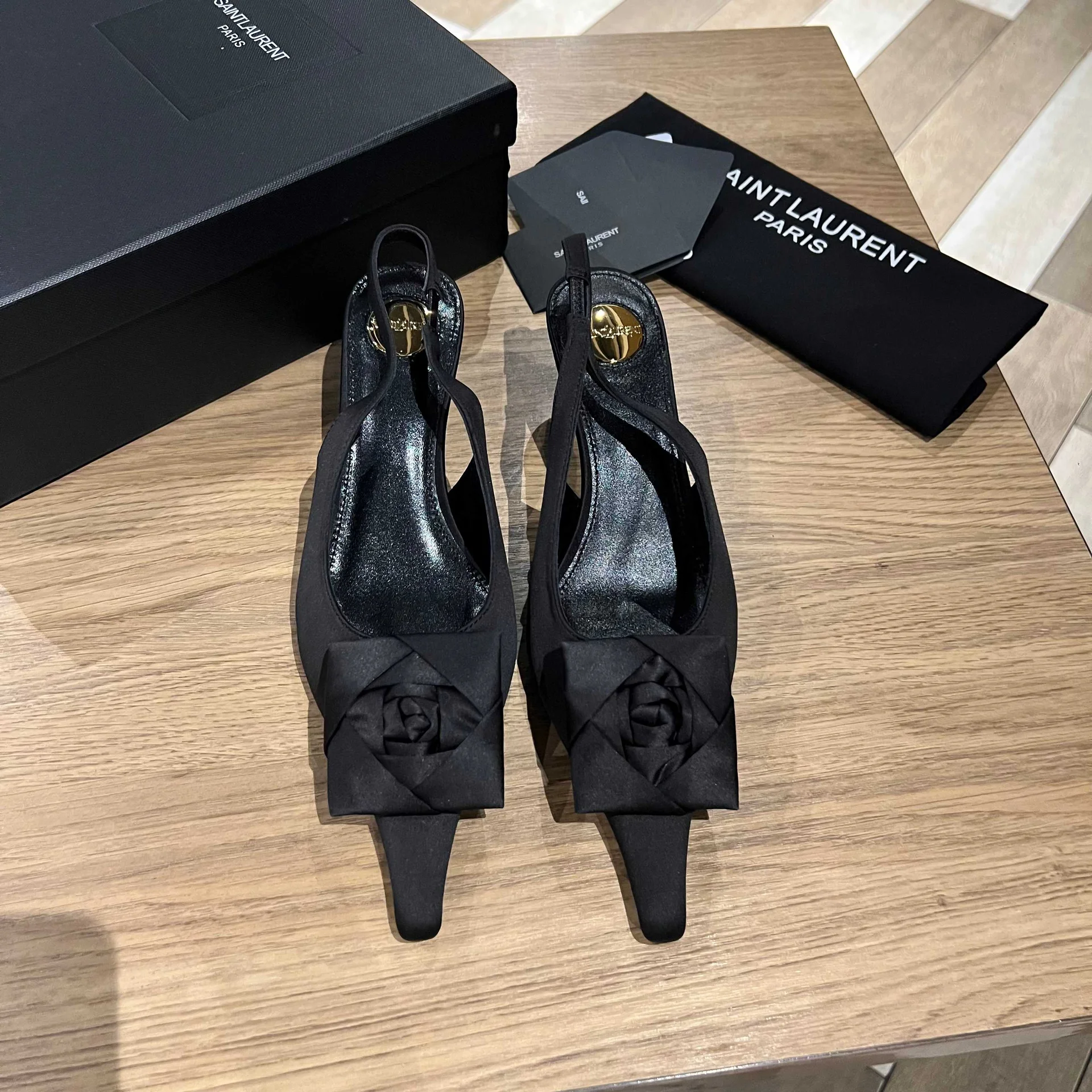 Туфли Saint Laurent с цветочным декором (35-39)