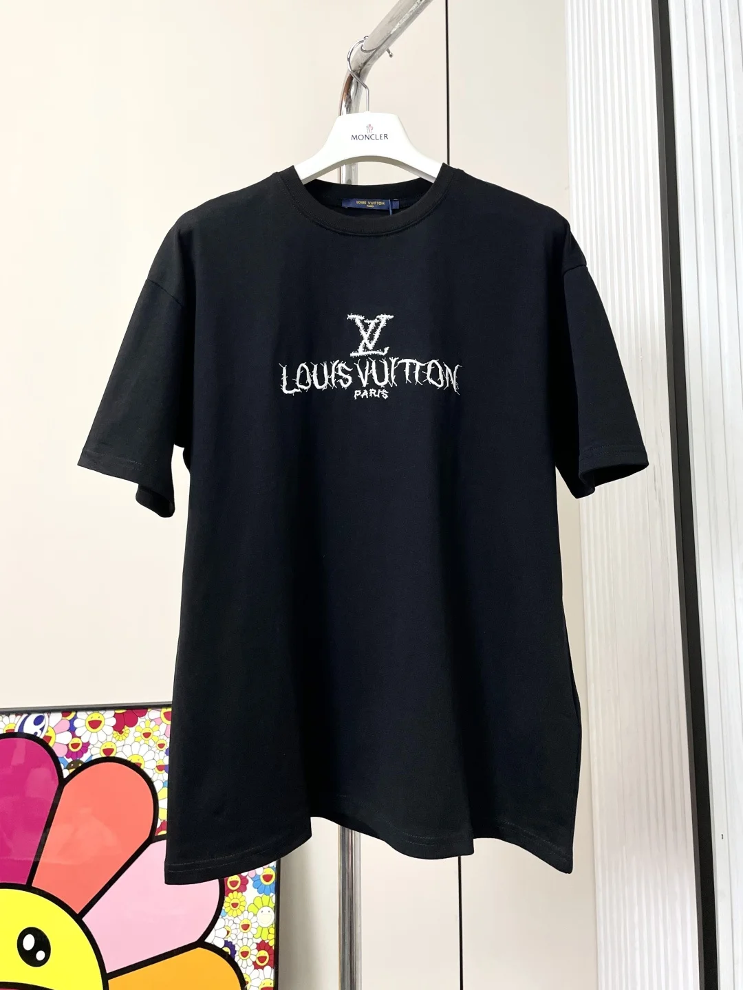Футболка черная с вышивкой Louis Vuitton - изображение 1