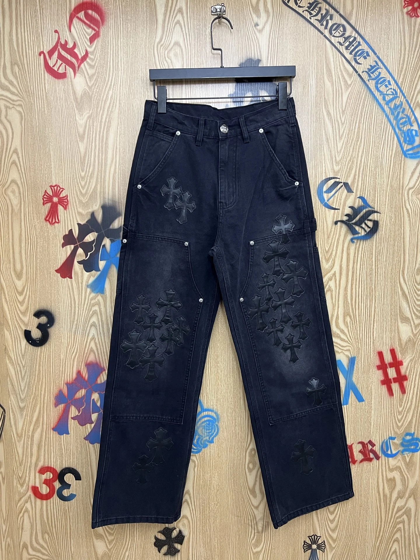 Мужские джинсы Chrome Hearts с декором в виде крестов