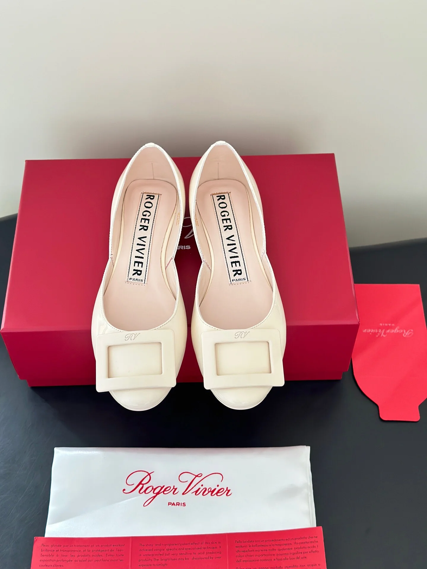 Балетки Roger Vivier белые с квадратной пряжкой - изображение 1