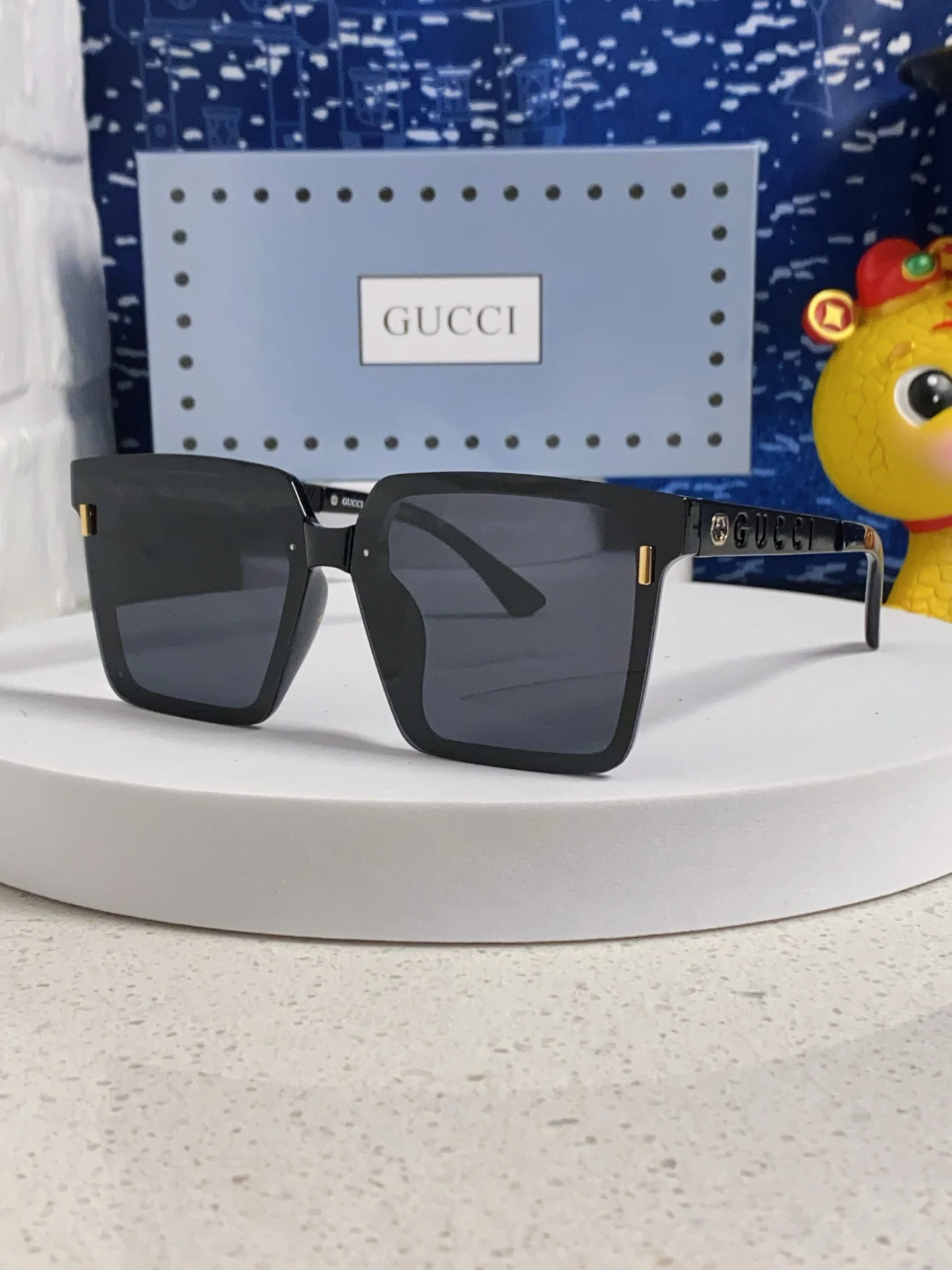 Солнечные очки Gucci черные квадратные - изображение 1