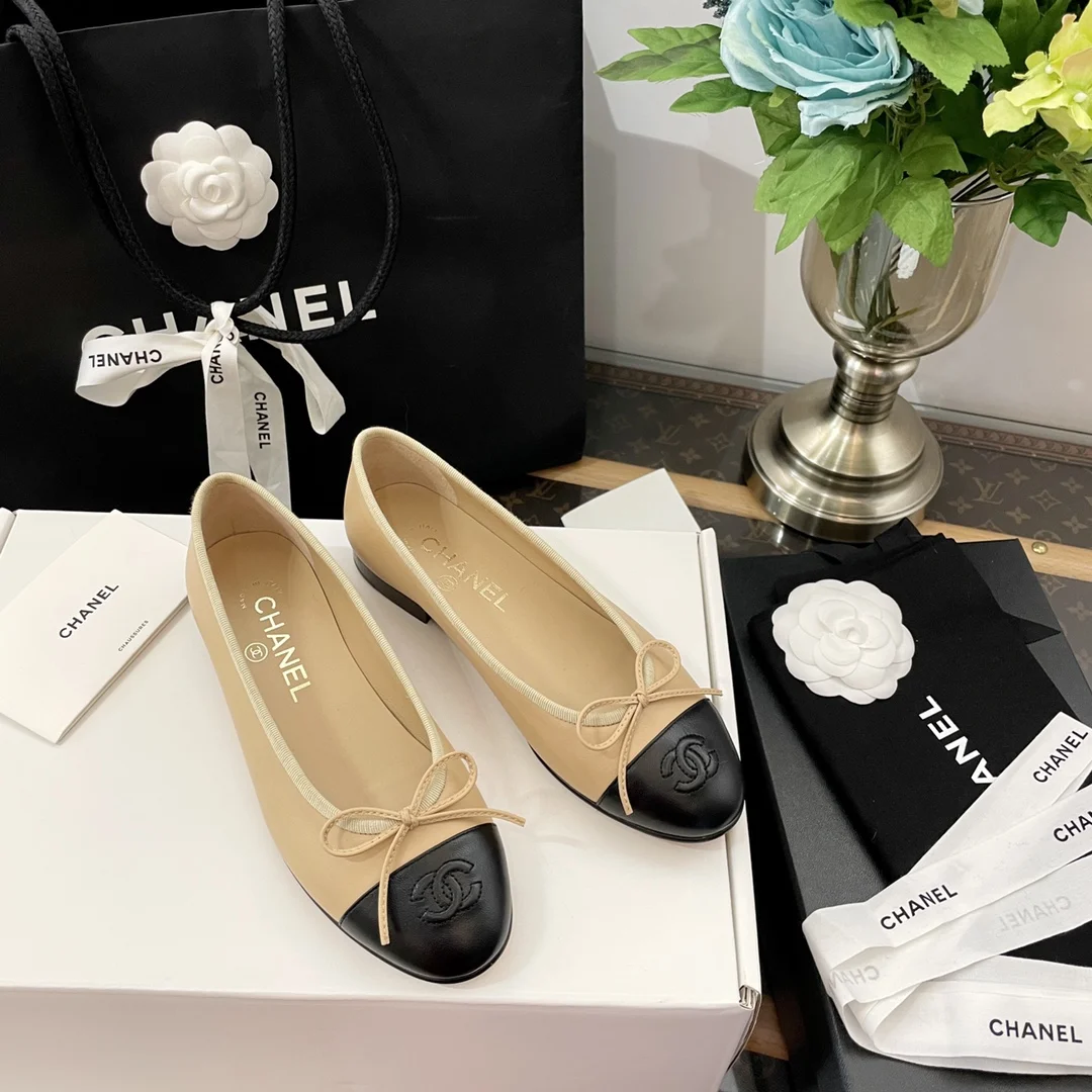 Женские балеты Chanel двухцветные бежево-чёрные с бантом