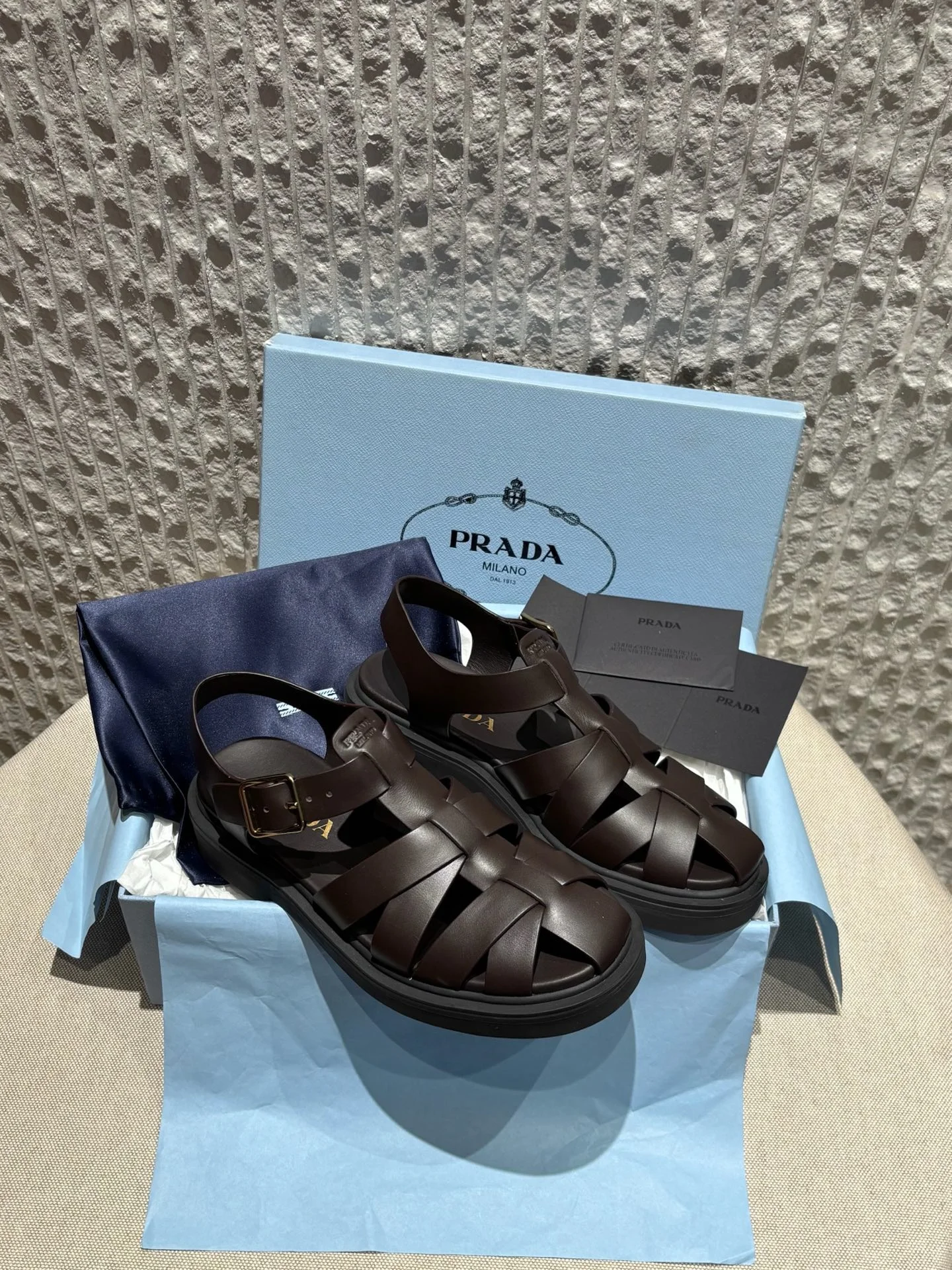 Сандали кожаные Prada - изображение 1