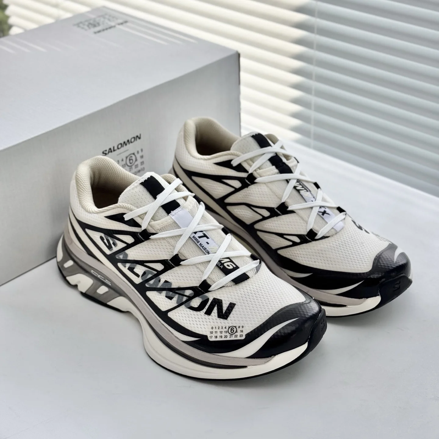 Белые кроссовки Salomon - изображение 1