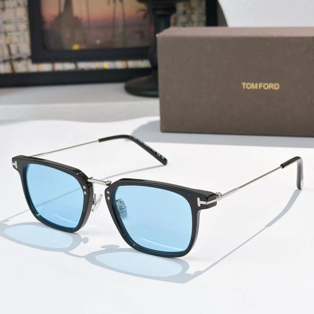 Солнцезащитные очки Tom Ford FT1042-D - изображение 1