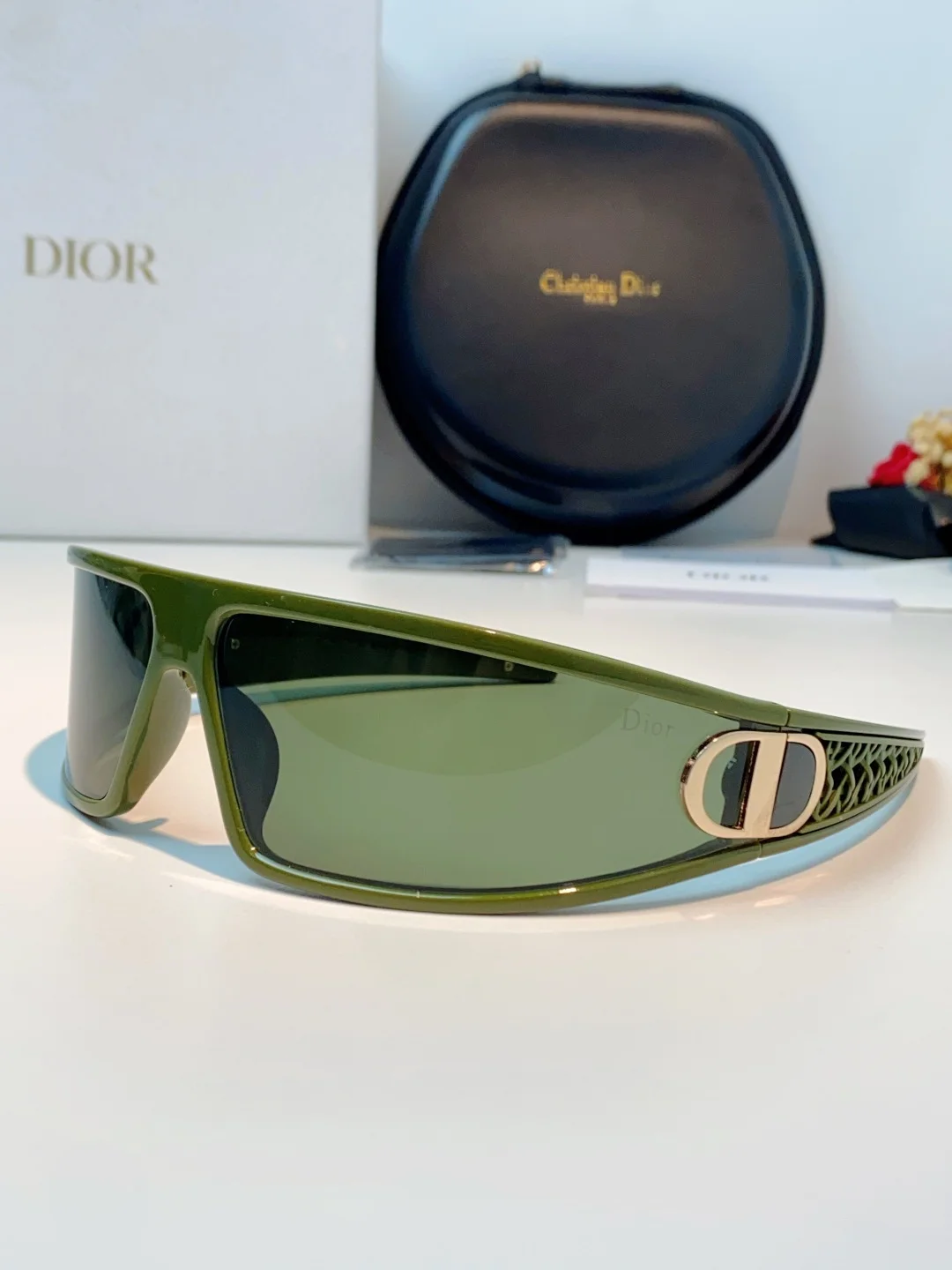 Солнцезащитные очки Dior в стиле авиатор - изображение 1