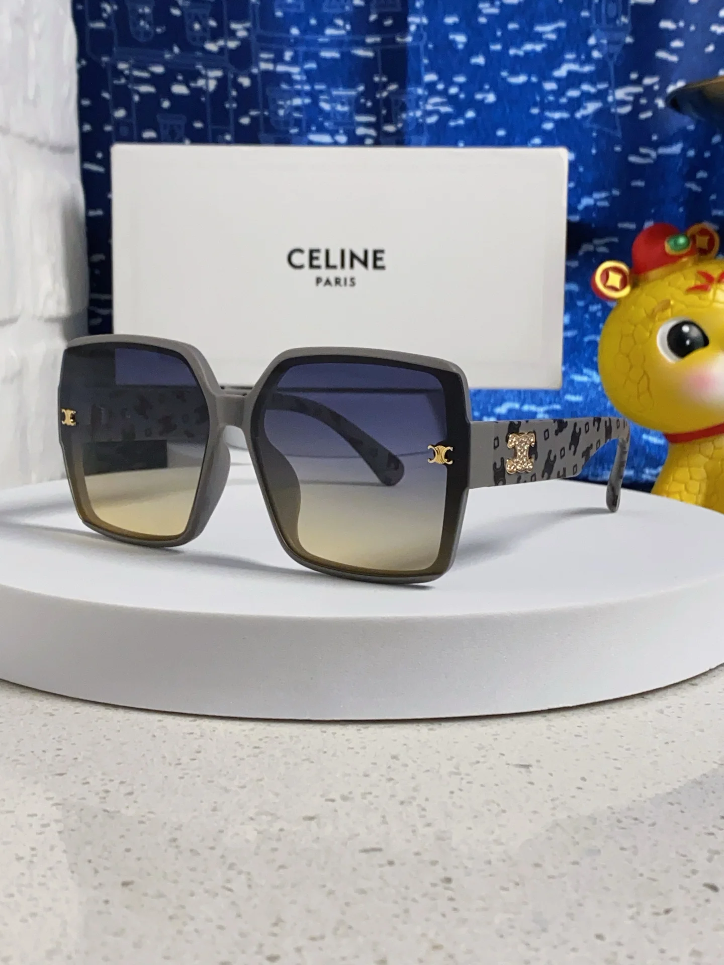 Солнцезащитные очки Céline квадратной формы с градиентными линзами