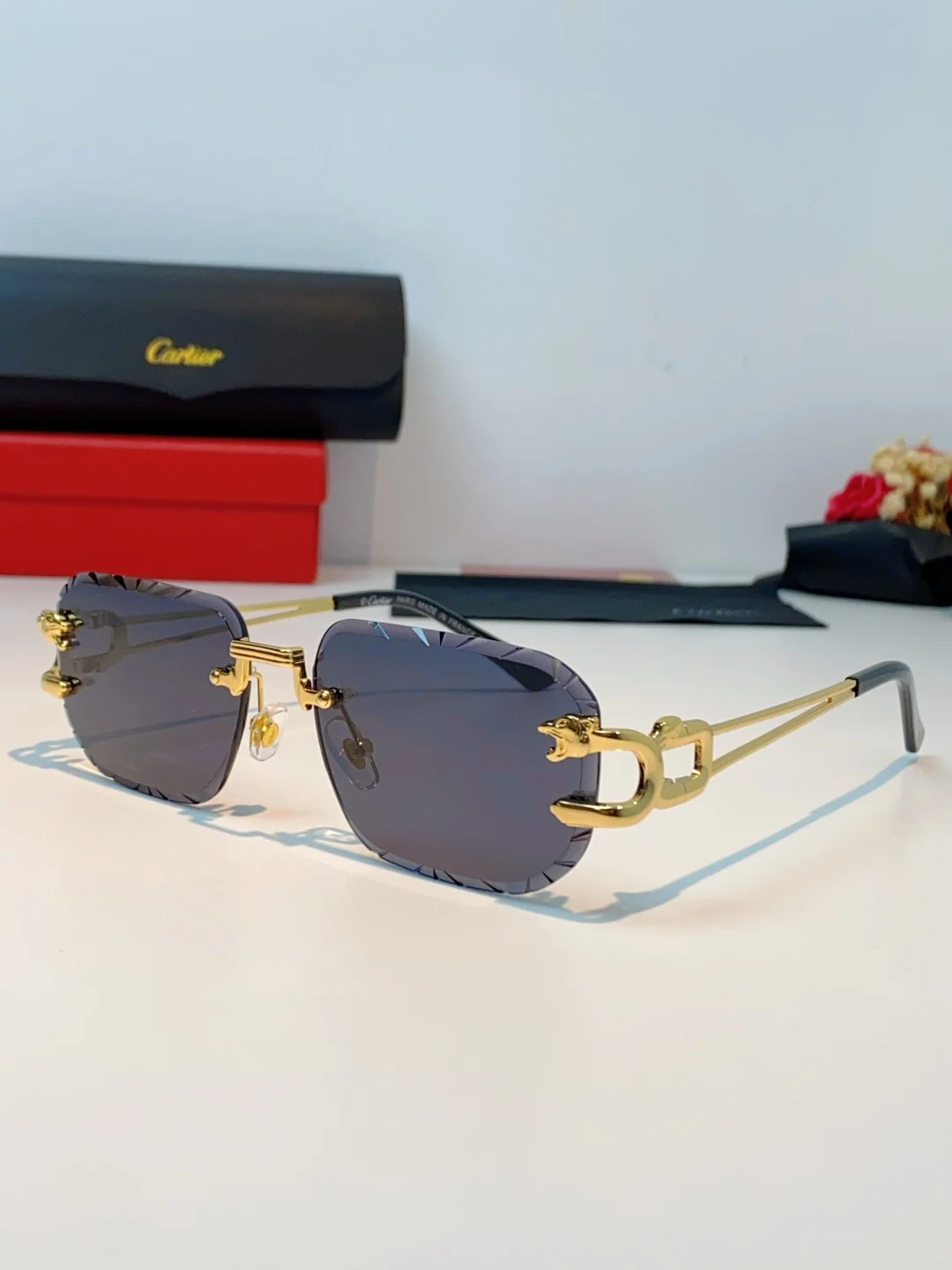 Солнечные очки Cartier в золотой оправе - изображение 1