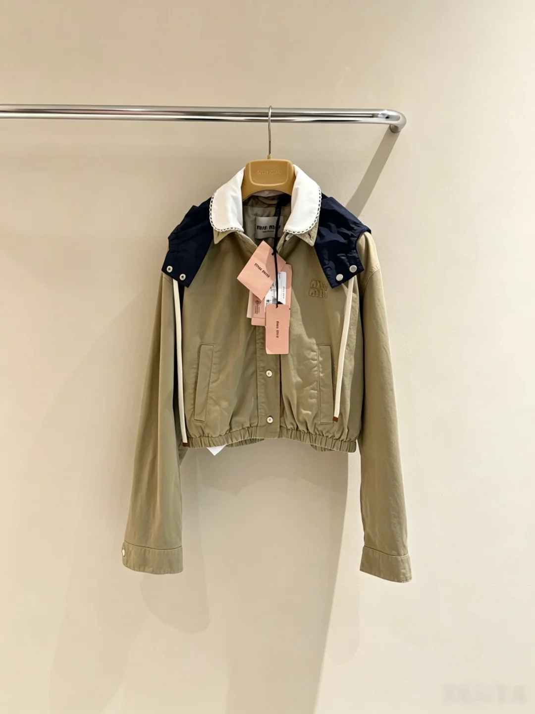 Куртка женская Miu Miu демисезонная с контрастным воротником