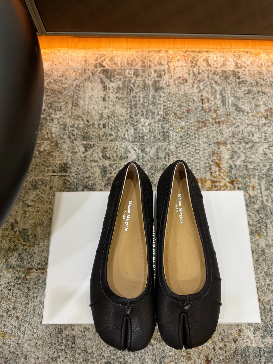 Черные балетки Maison Margiela с разделением на мыске Tabi