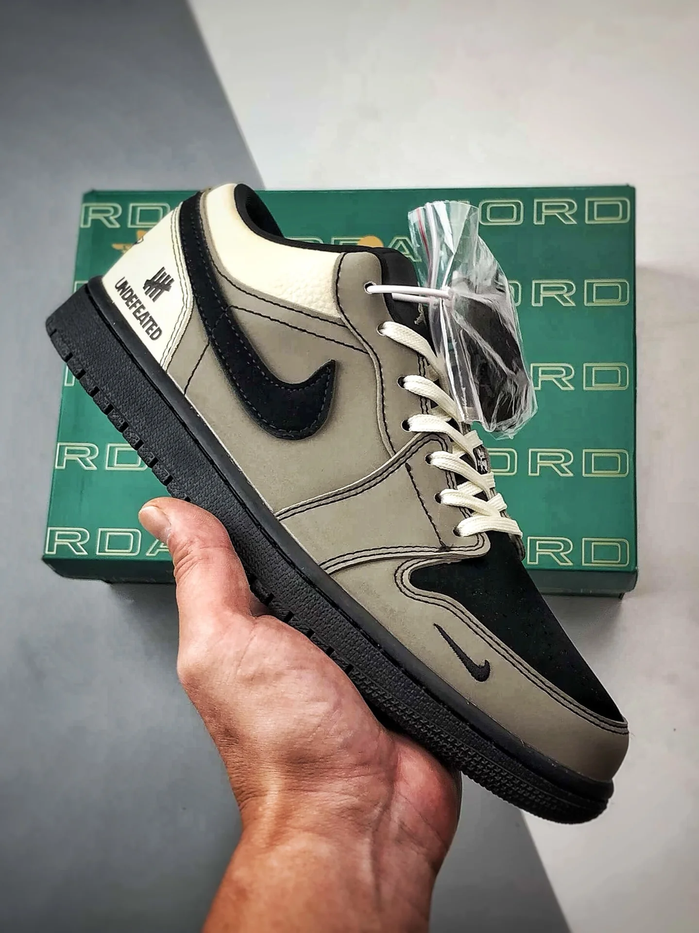 Мужские кроссовки Air Jordan 1 Low OG - изображение 1