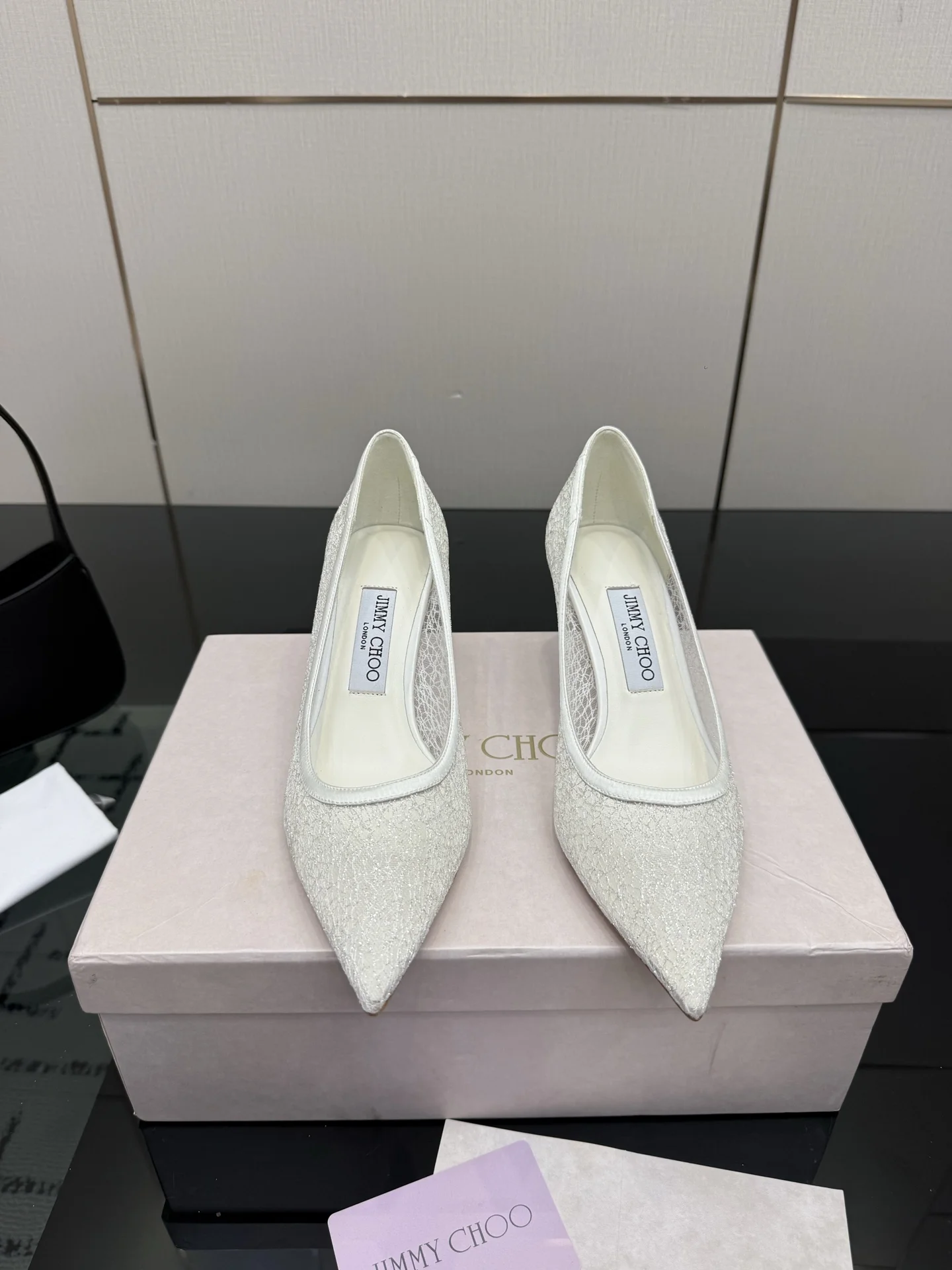 Женские туфли Jimmy Choo белые кружевные - изображение 1