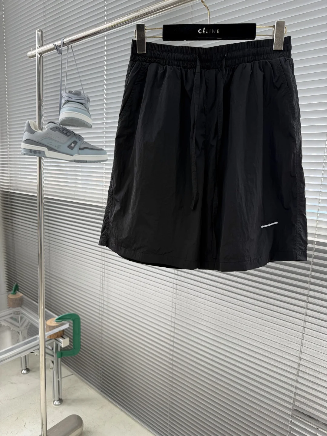 Мужские шорты Alexander Wang с металлическим логотипом