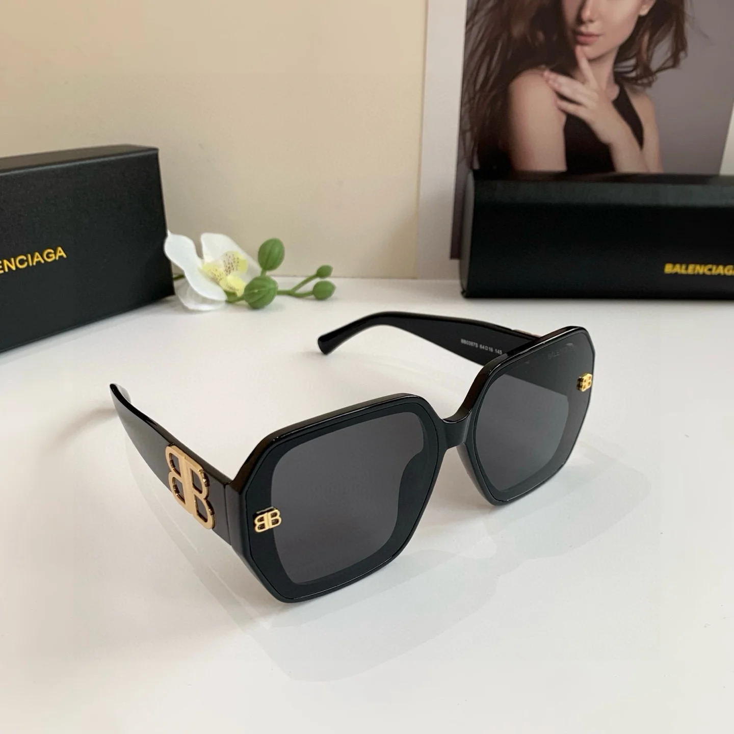 Солнцезащитные очки Balenciaga квадратной формы - изображение 1