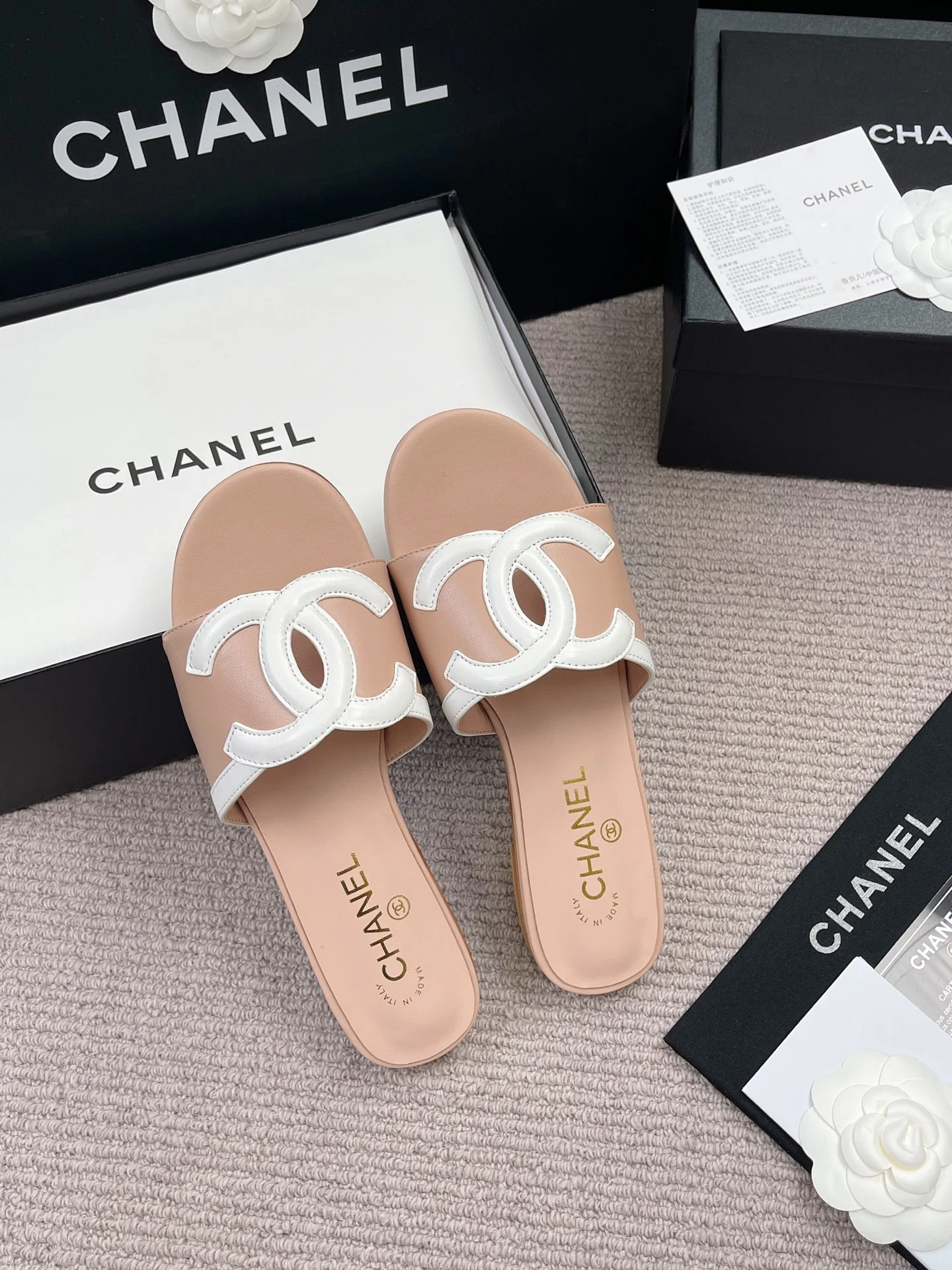 Сандалии Chanel женские на плоской подошве - изображение 1