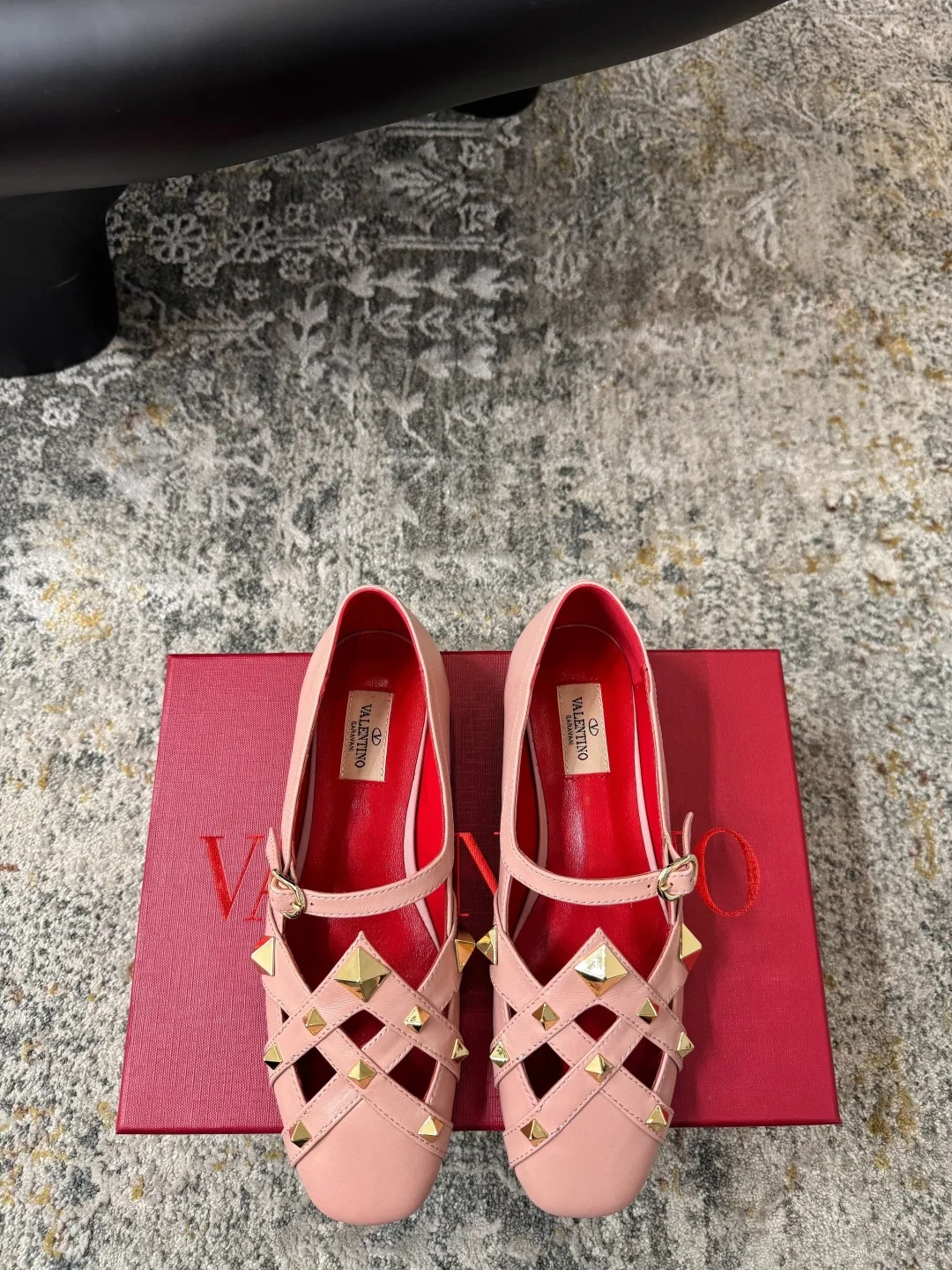 Туфли Valentino Гаравани розовые кожаные с заклепками - изображение 1