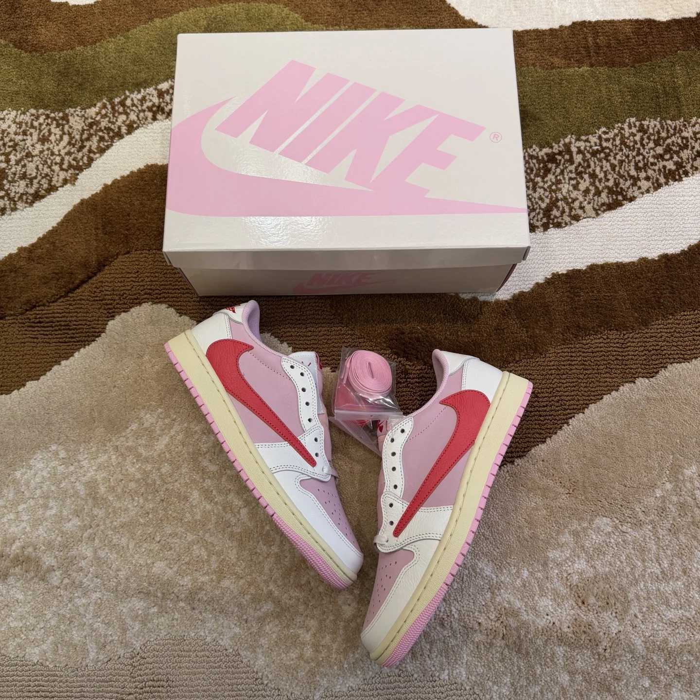 Кроссовки Nike Air Jordan 1 Low - изображение 1