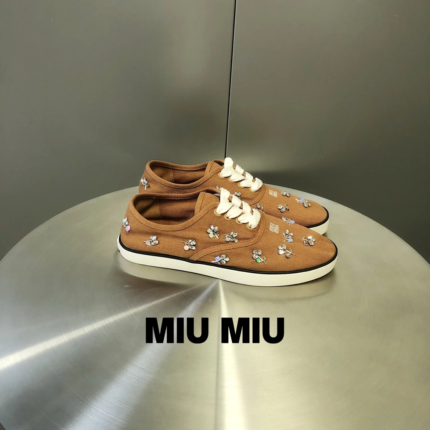 Кроссовки Miu Miu со стразами - изображение 1
