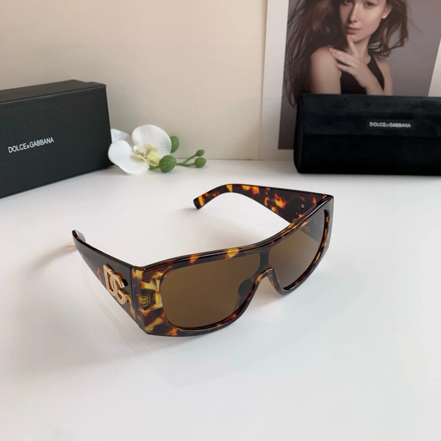 Солнцезащитные очки Dolce & Gabbana, крупные, черепаховый принт - изображение 1