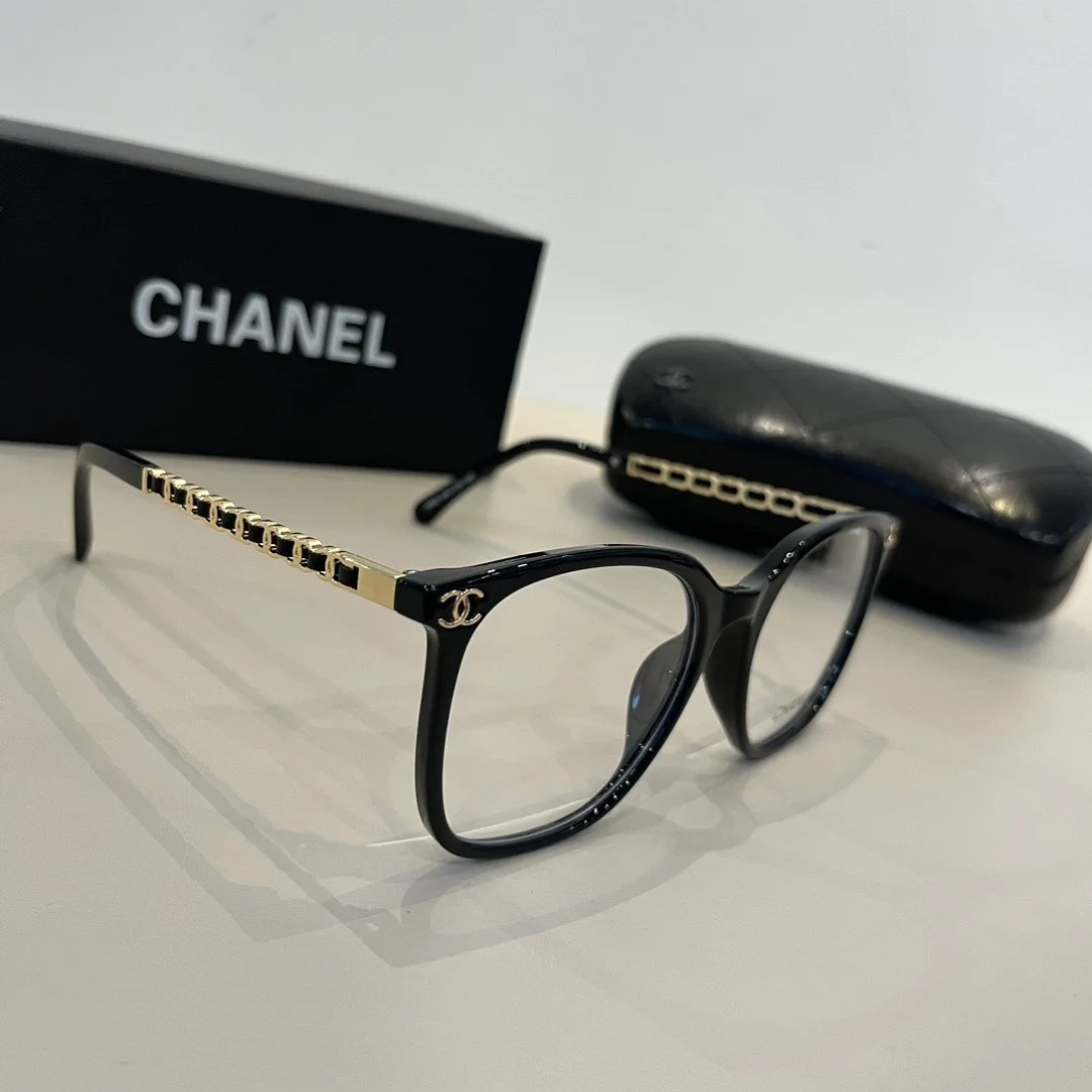 Очки солнцезащитные Chanel черные