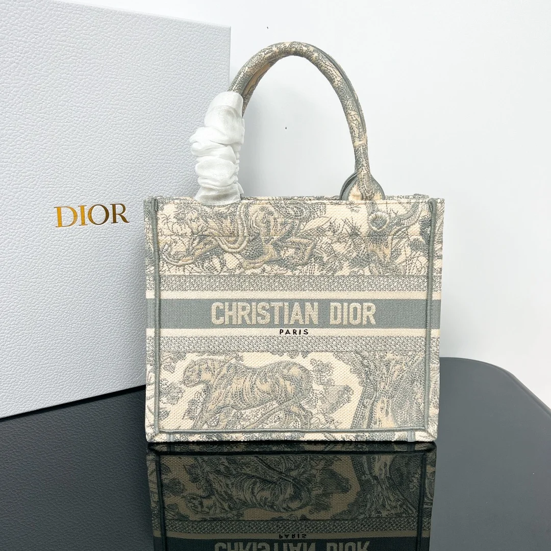 Сумка Christian Dior Book Tote серая с вышивкой