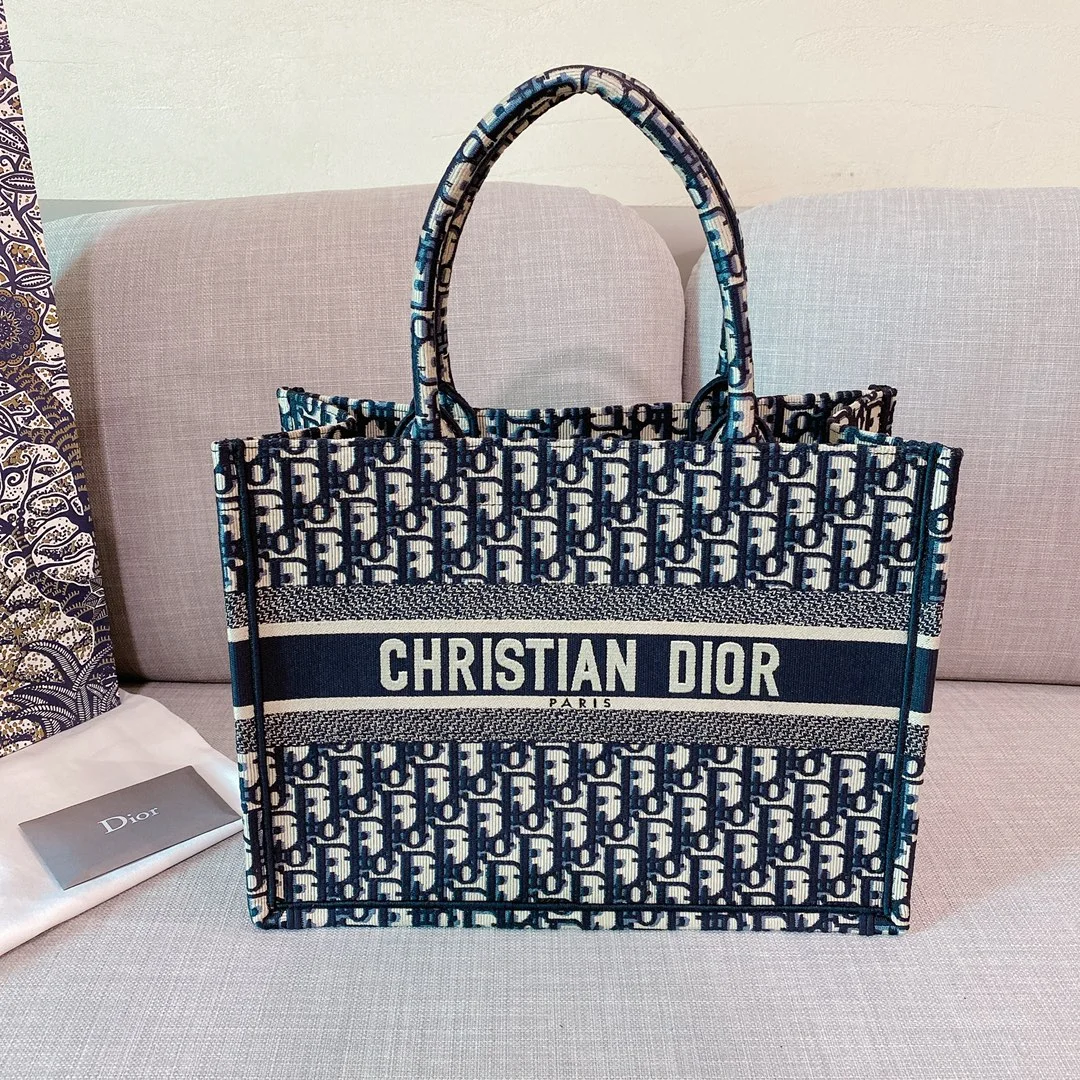 Сумка Dior Book Tote - изображение 1