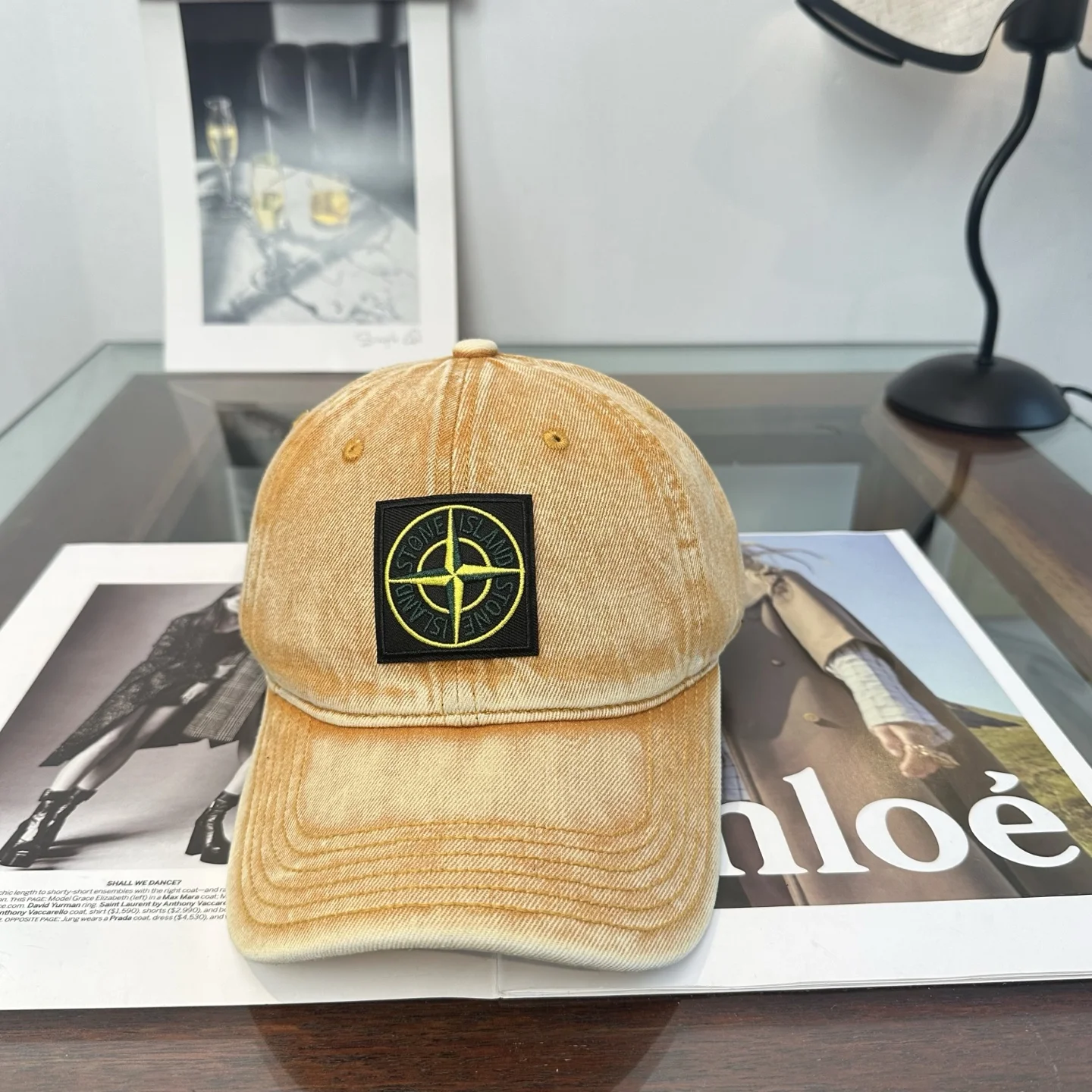 Бейсболка в стиле Stone Island с логотипом компаса