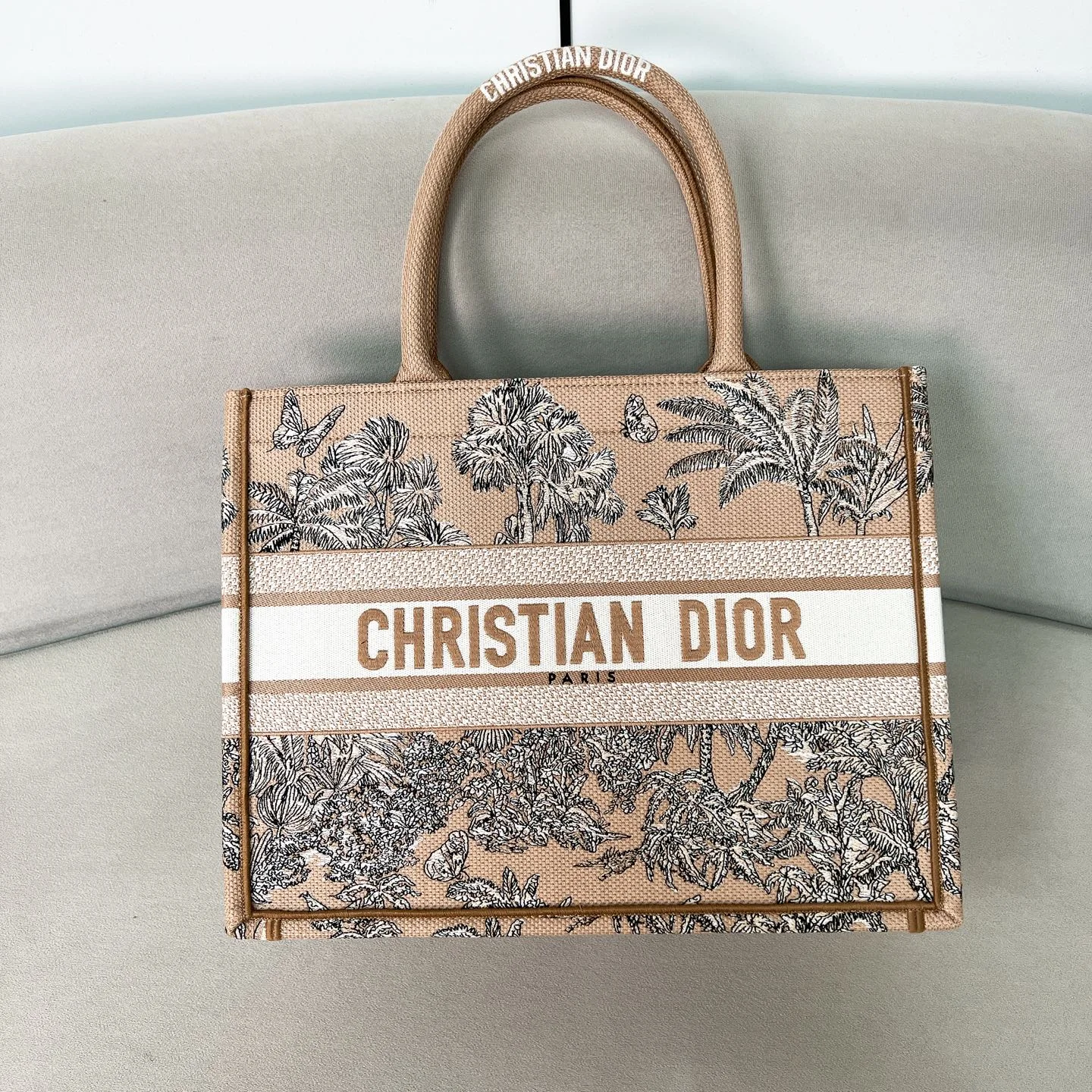 Сумка Christian Dior Book Tote Medium с тропическим принтом