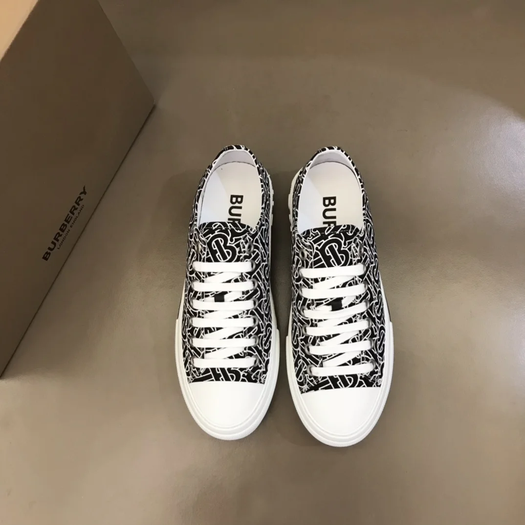 Кроссовки Burberry с принтом - изображение 1