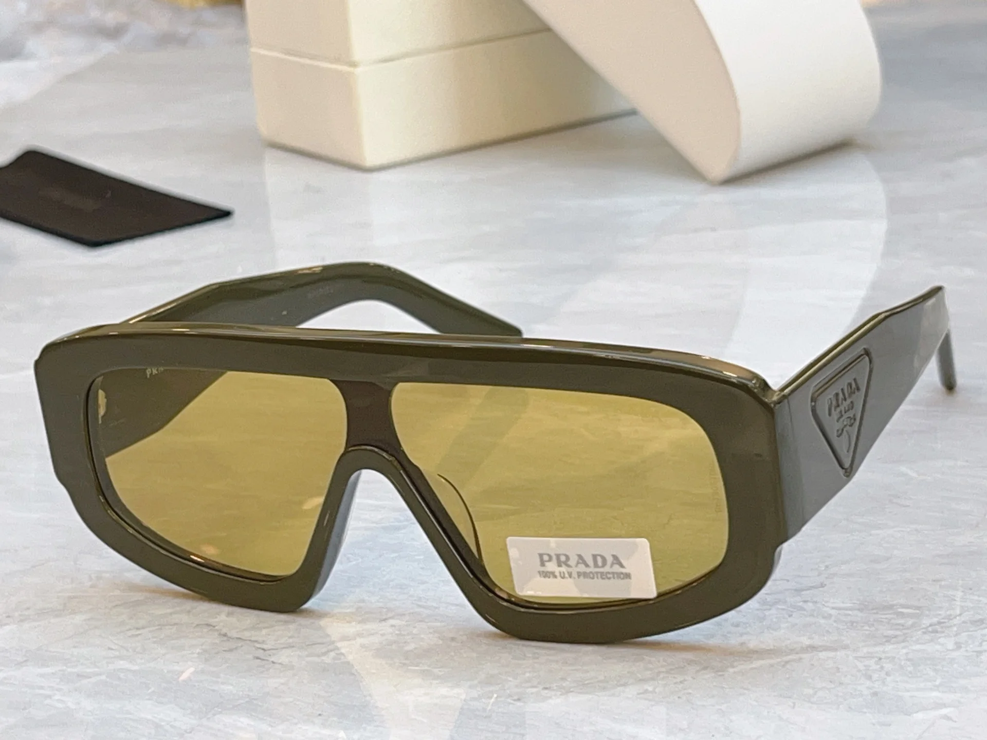 Солнцезащитные очки Prada модель PR D10S - изображение 1
