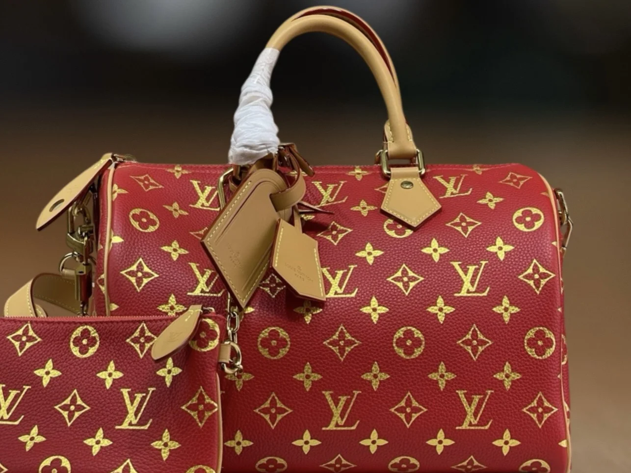 Сумка Speedy красная с золотым принтом - изображение 1