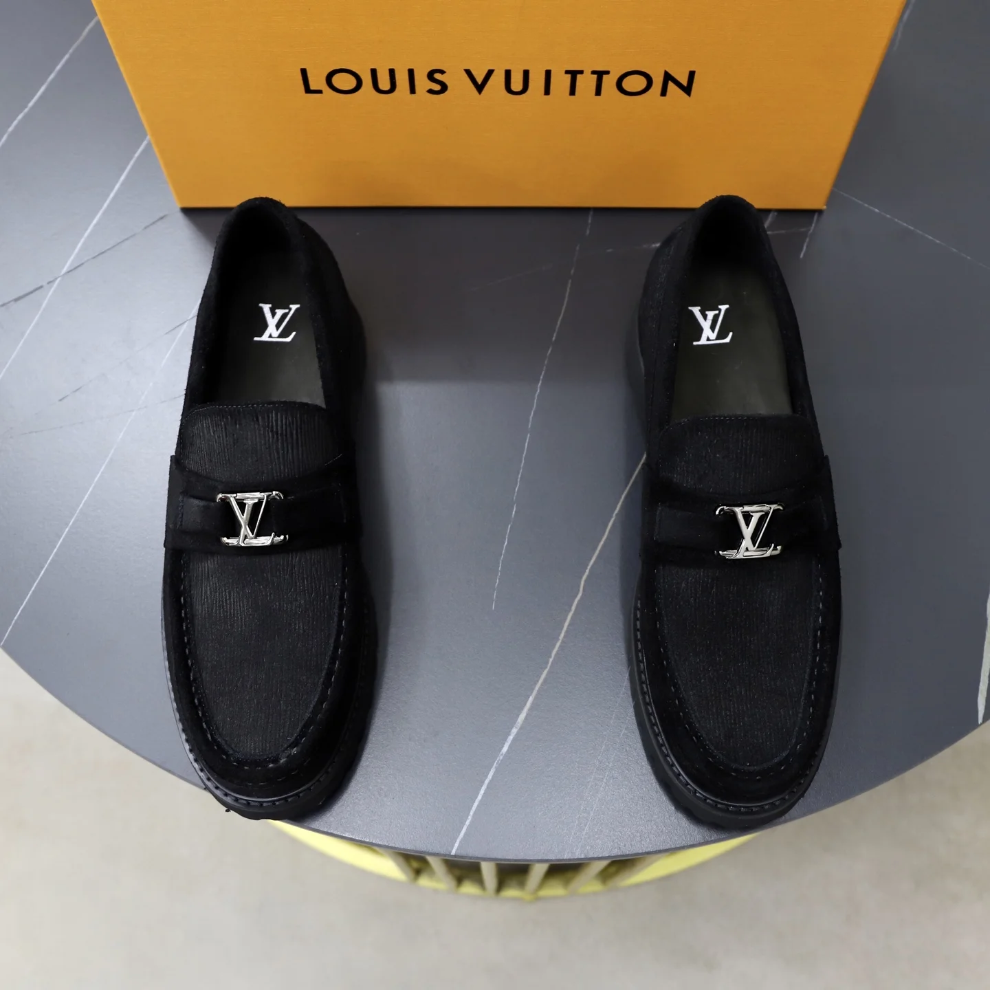 Мужские лоферы Louis Vuitton черные - изображение 1