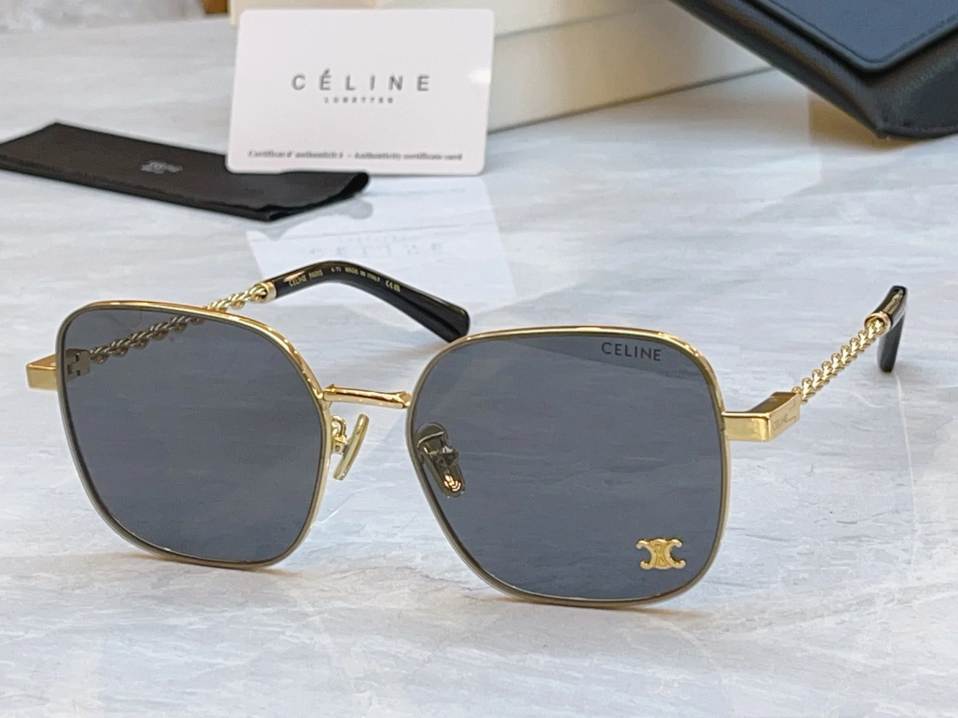 Солнцезащитные очки Celine CL42126U золотые с цепочными дужками - изображение 1
