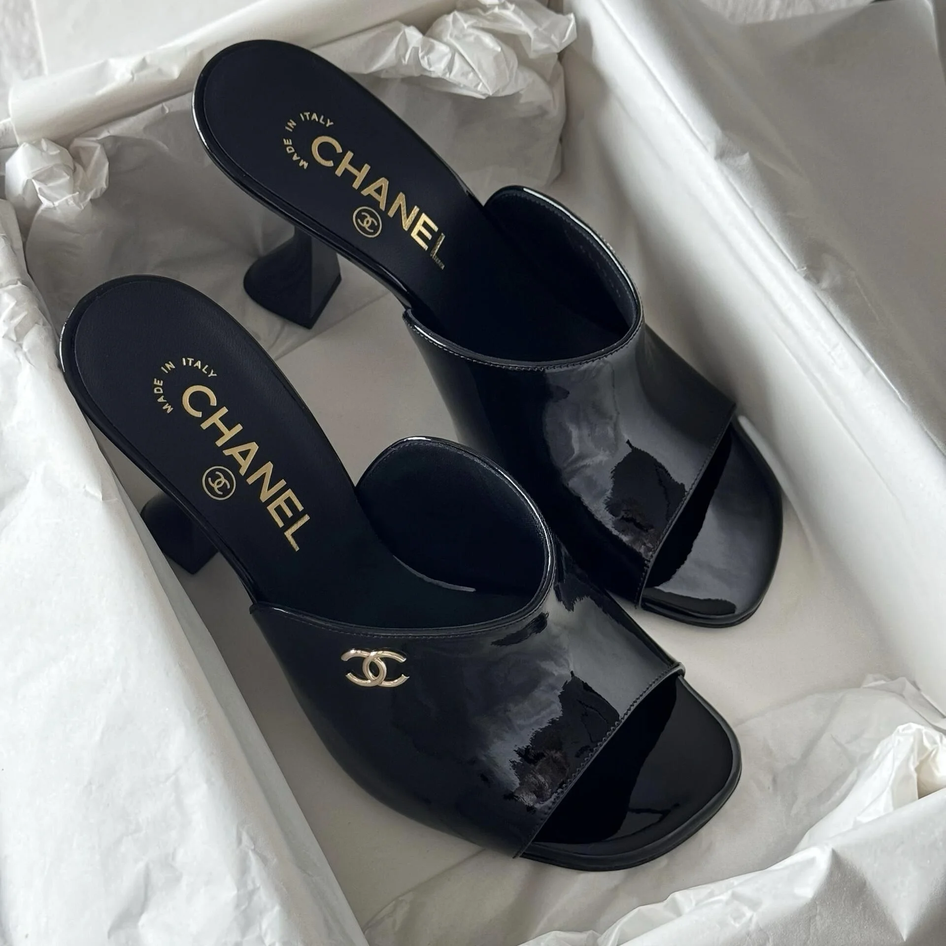 Шлепанцы Chanel черные - изображение 1