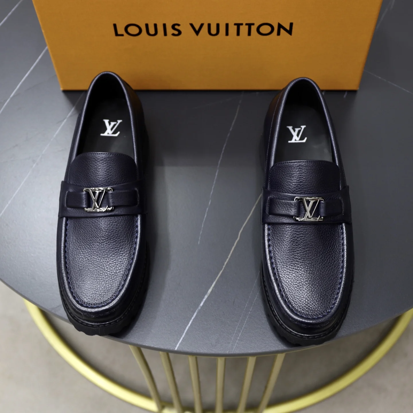 Мужские лоферы Louis Vuitton с металлическим логотипом