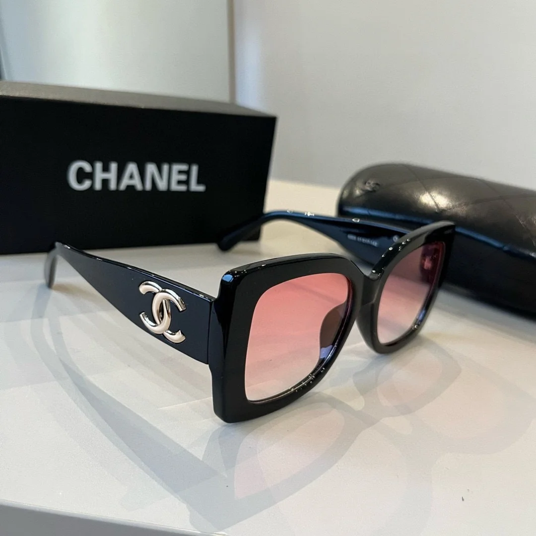 Стильные солнцезащитные очки Chanel - изображение 1