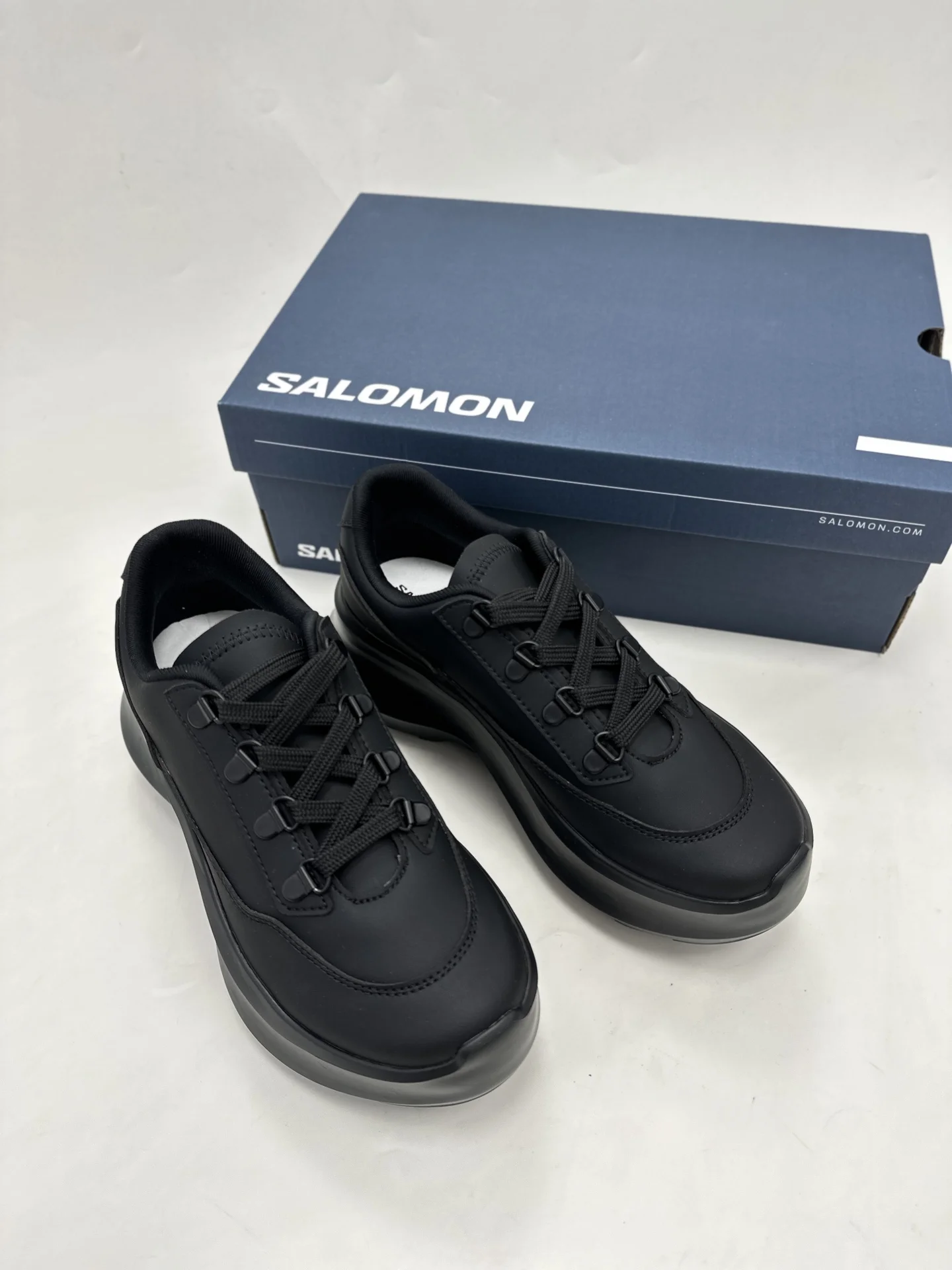 Черные кроссовки Salomon с высокой подошвой - изображение 1