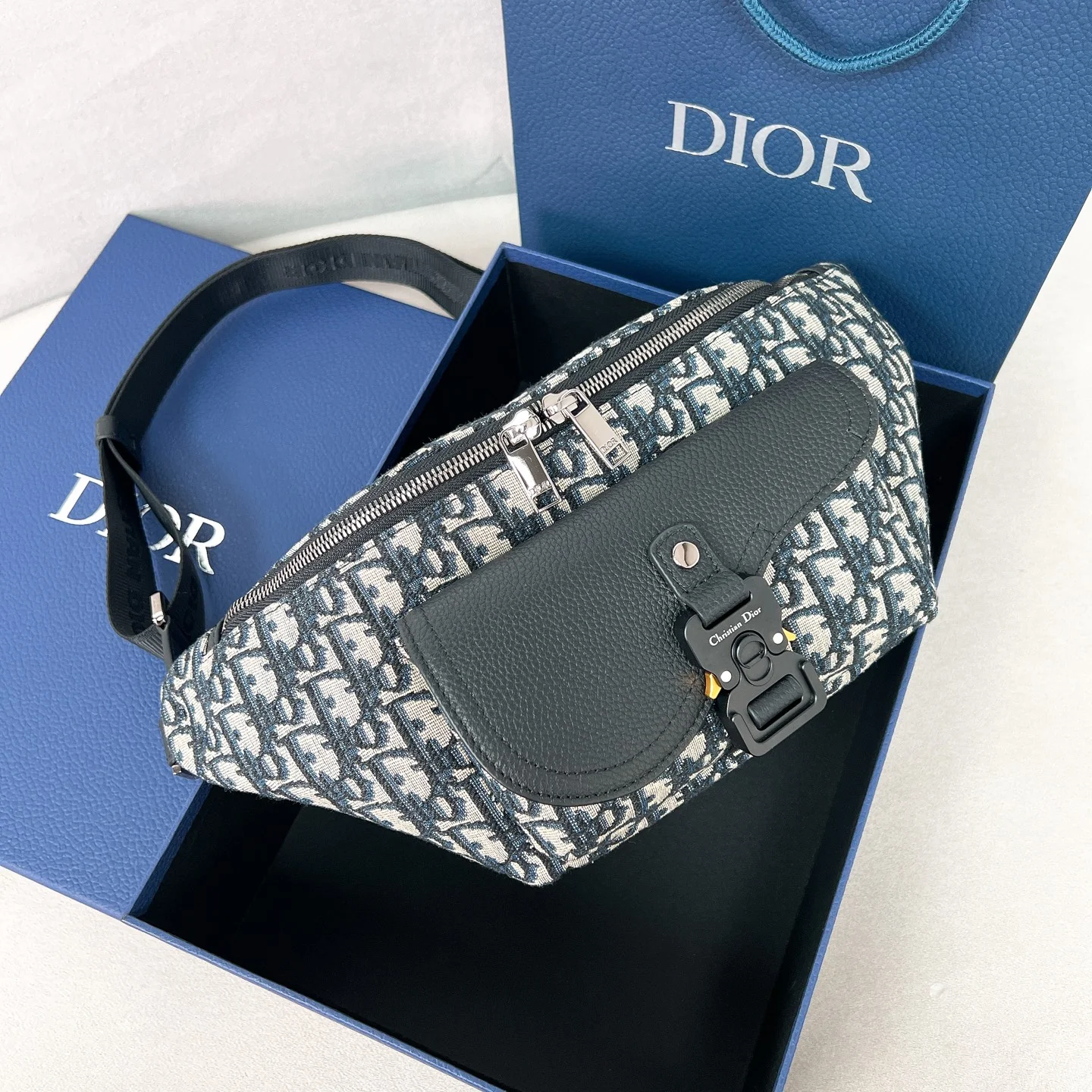 Поясная сумка Dior в стиле седла, монограммная ткань