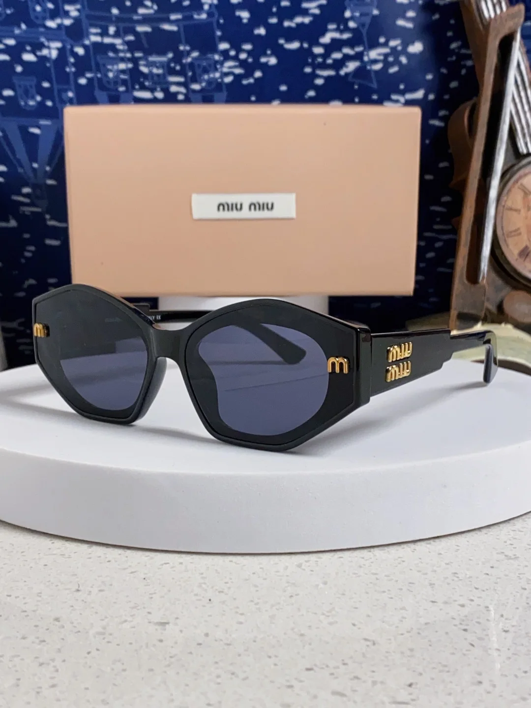 Женские солнцезащитные очки Miu Miu в форме кошачьего глаза